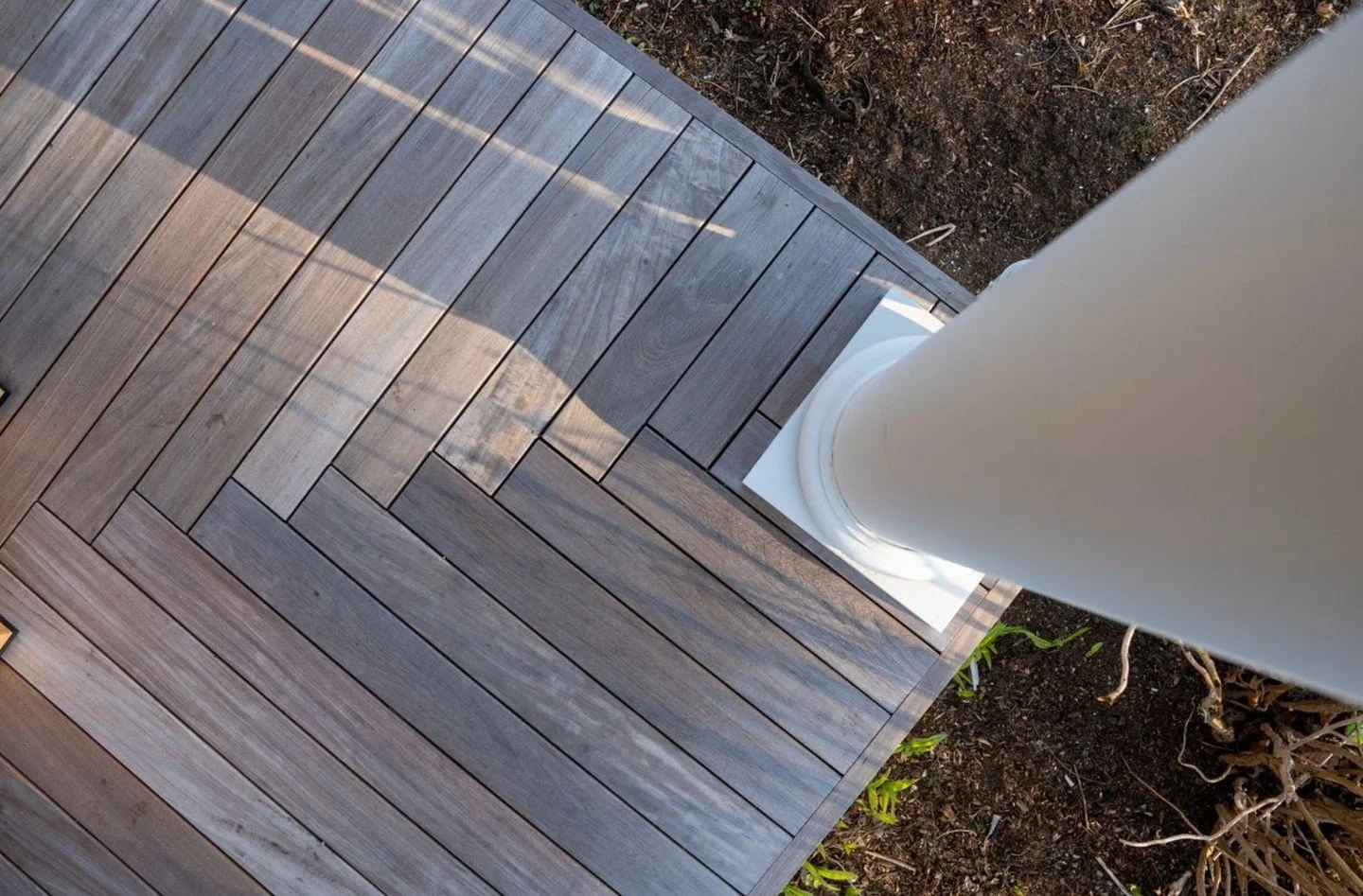 Craftsmanship from the ground up. This deck features precision-cut woodwork and seamless detail around every column base — a signature of Callinan Construction’s commitment to quality and longevity.
🔨 Built to last. Designed to impress.