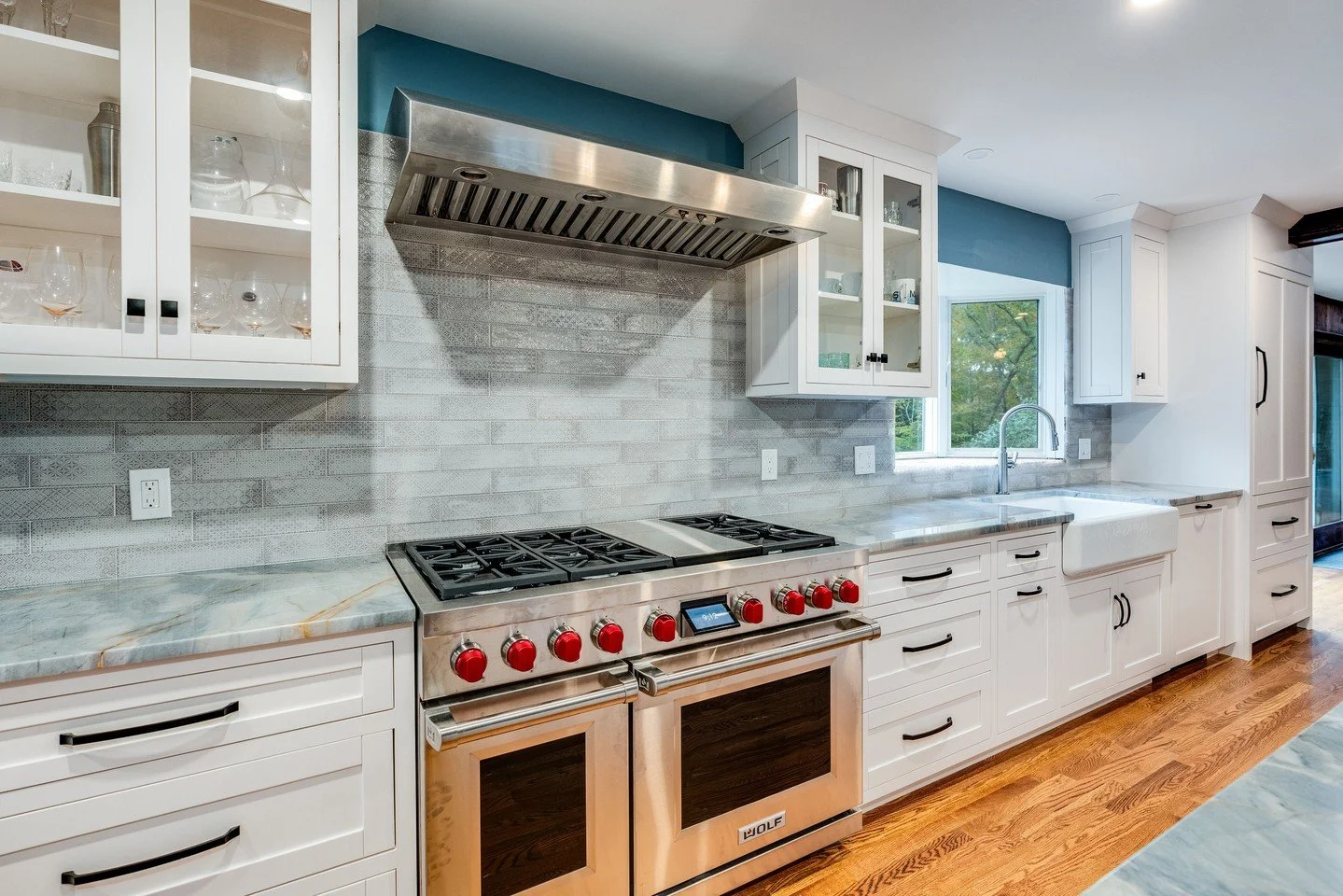 Where form meets function. This custom kitchen remodel features a professional-grade Wolf range, timeless farmhouse sink, and sleek stone countertops — all designed for cooking, gathering, and making memories.
From concept to completion, Calli