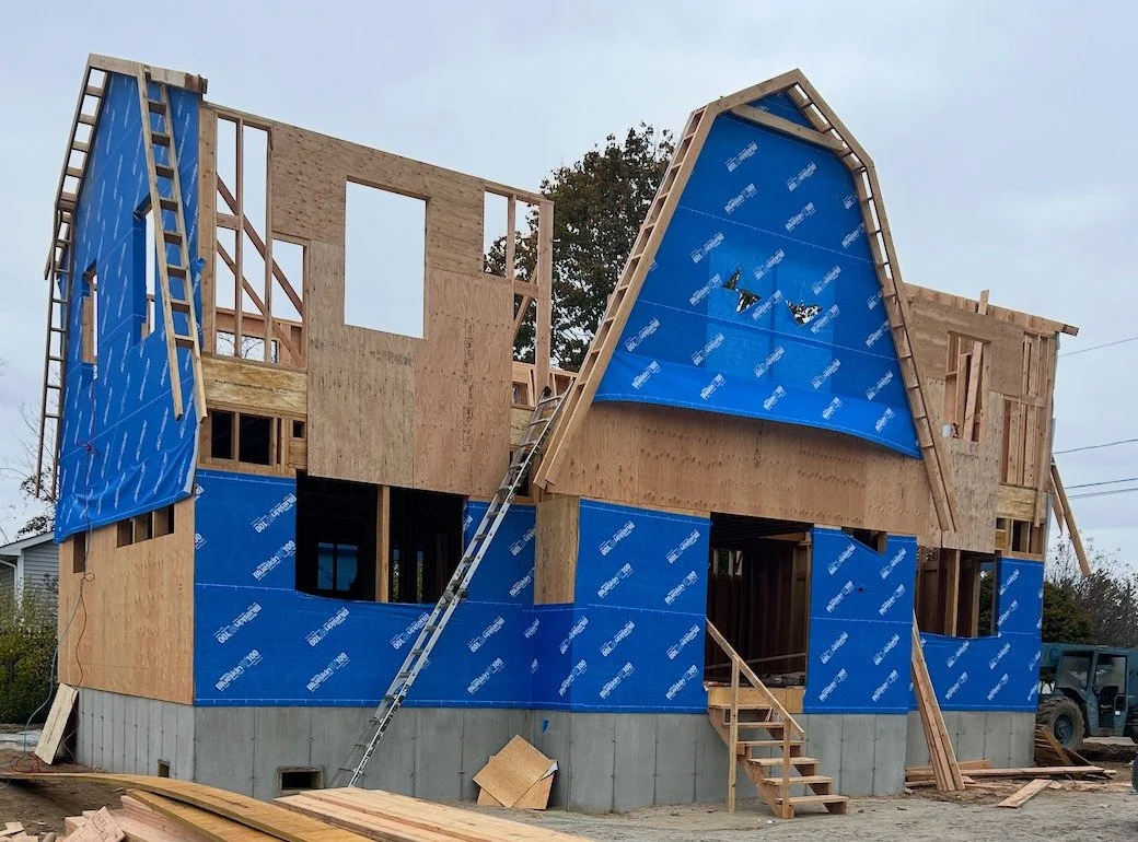Taking shape in Old Saybrook!
Our latest build is rising strong with framing supplied by @rings_end and wrapped tight in @henryblueskin for a weatherproof seal.
From foundation to finish, every detail is built to last—and we’re just gett