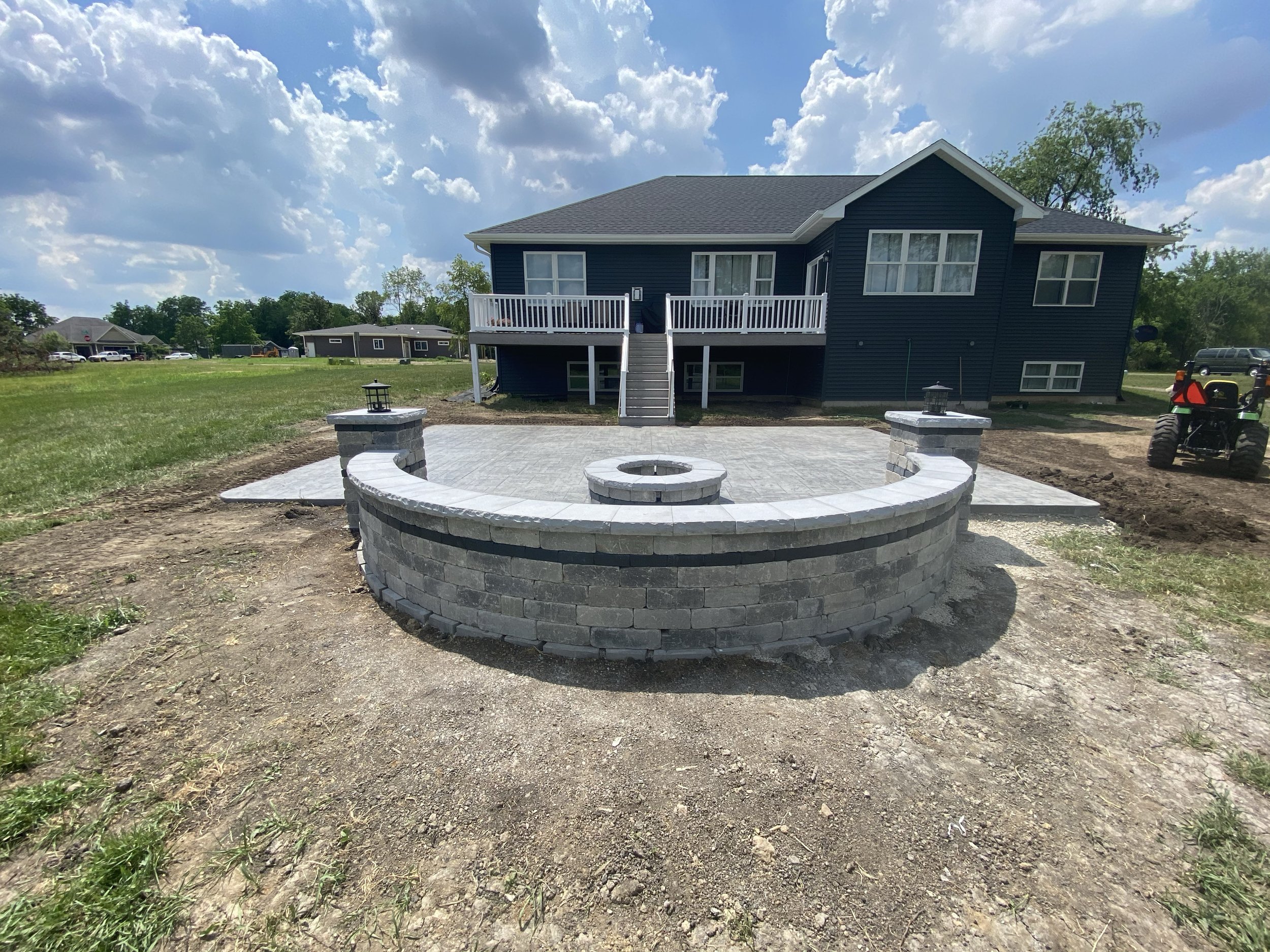 PATIO WITH FIRE PIT & SEAT WALL