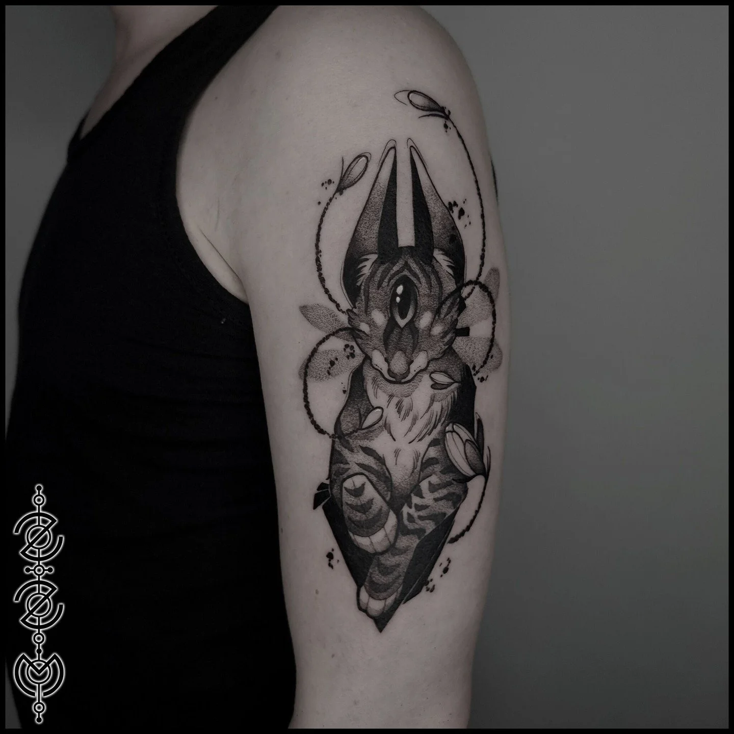 This creature is an insect inspired feline with floral additions, one that's a little further along the alien scale. I love seeing how far I can push a creature concept, balancing the otherworldly with something more relatable
-
-
-
#creatureconcept 