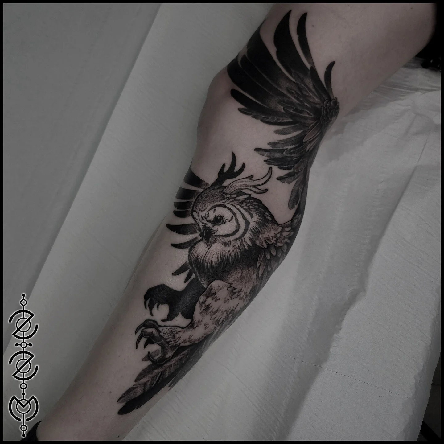 2 days work here - 1 session to line and one session to shade, so worth it for these dramatic large-scale designs

Love animals with a fantasy twist? Head over to my website and send your ideas in via my Booking Form to get started on your next proje