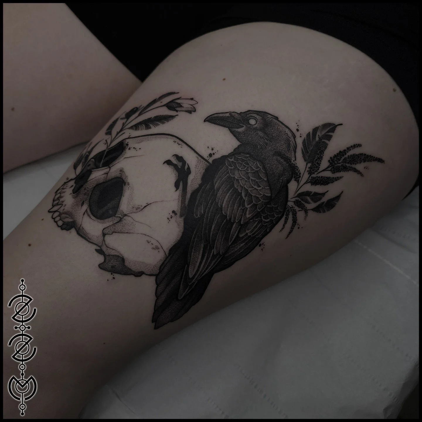 Chantelle and I have started another huge project - after finishing two full sleeves we're now starting on the legs with large scale patchwork. Kicking it off with this thigh piece, I'm really excited to see it come together over many... many session