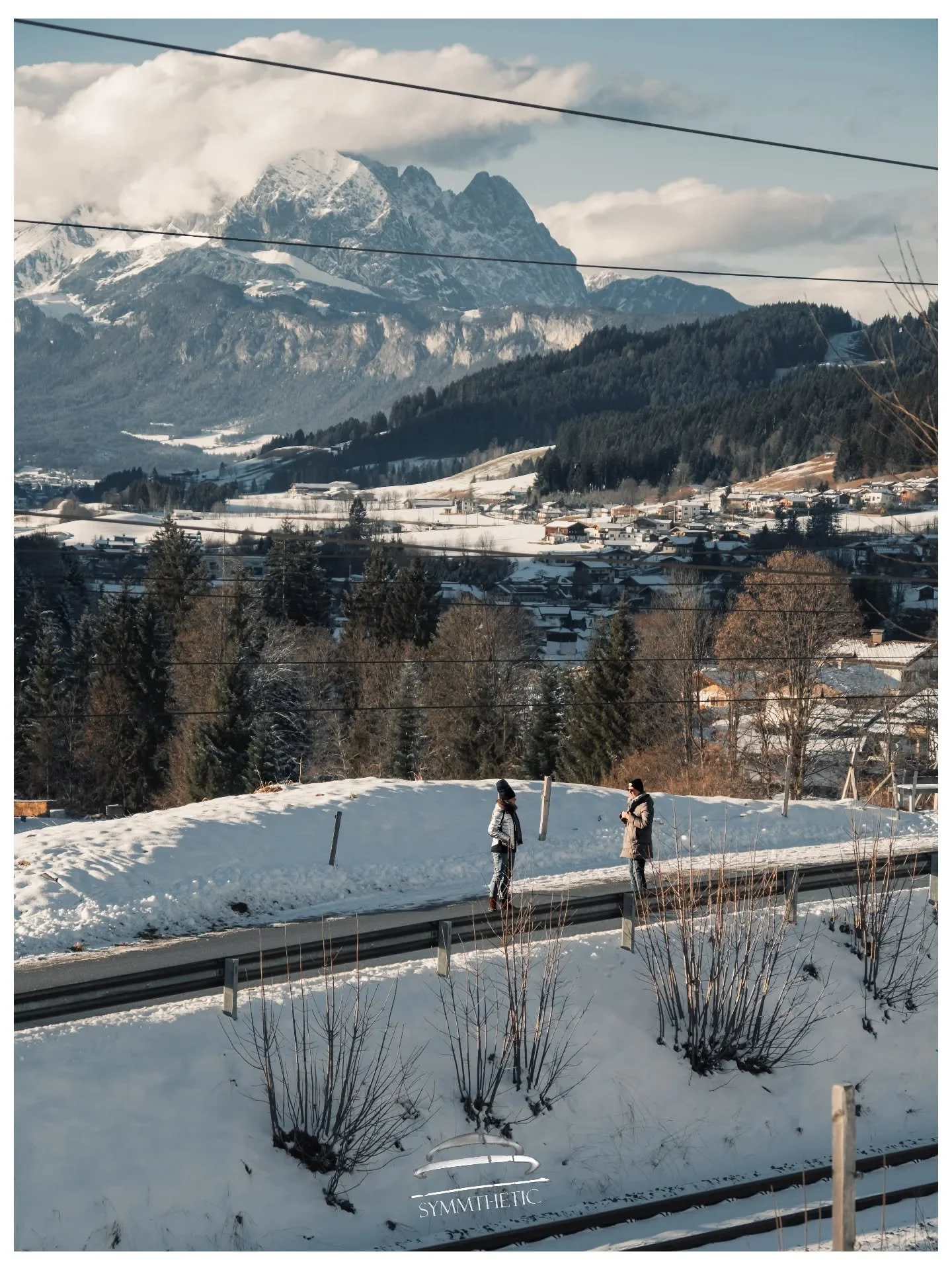 Winter Wanderers 🚶&zwj;♂️🚶&zwj;♀️

#Austria #Europe #fuji #photography #skiing