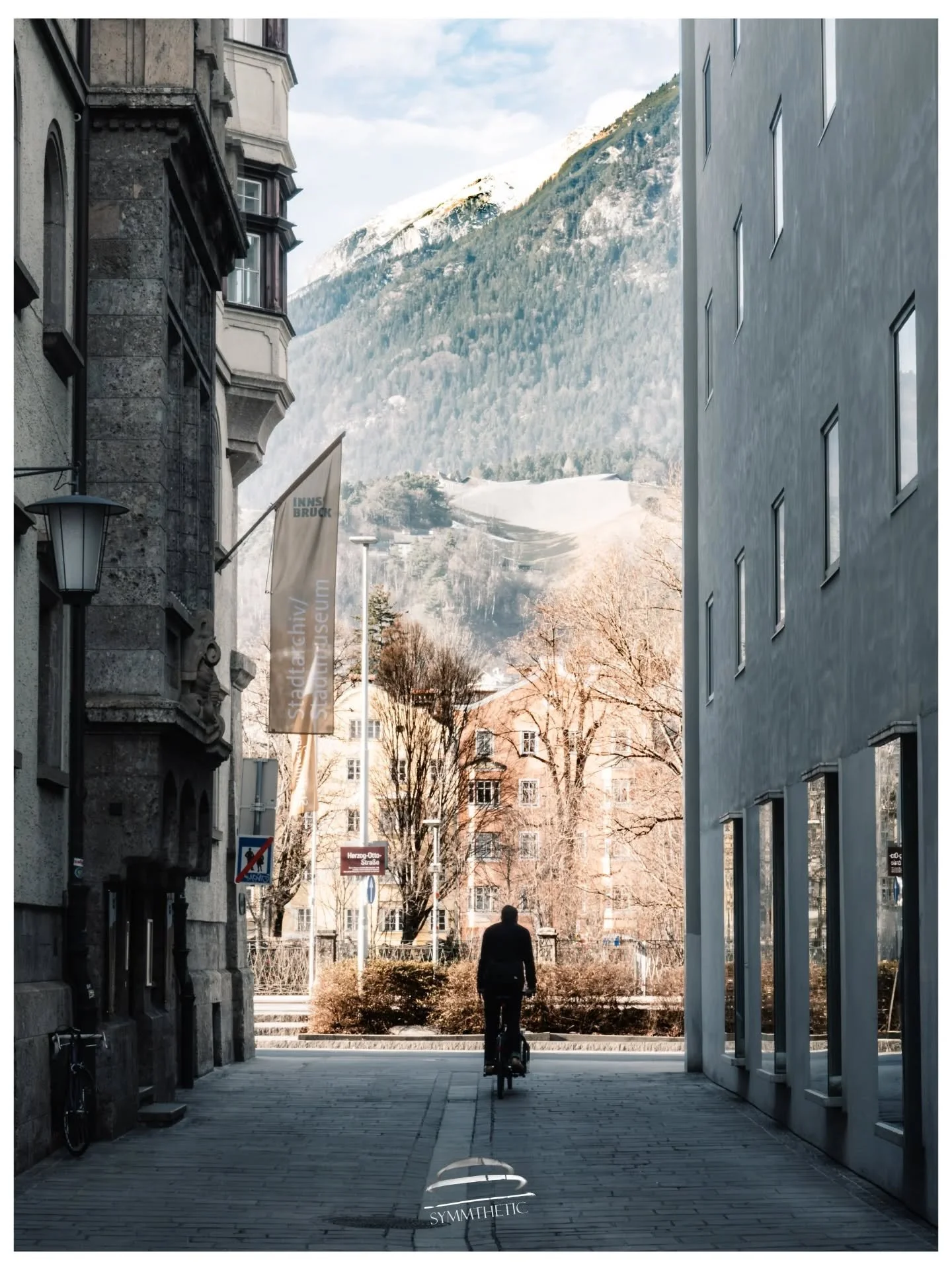 Gateway Drug 🏔

Final few shots from the beautiful city of Innsbruck, the gateway to the greatest drug there is, Tirolean alpine rush.

#Innsbruck #Austria #Europe #skiing #Fuji