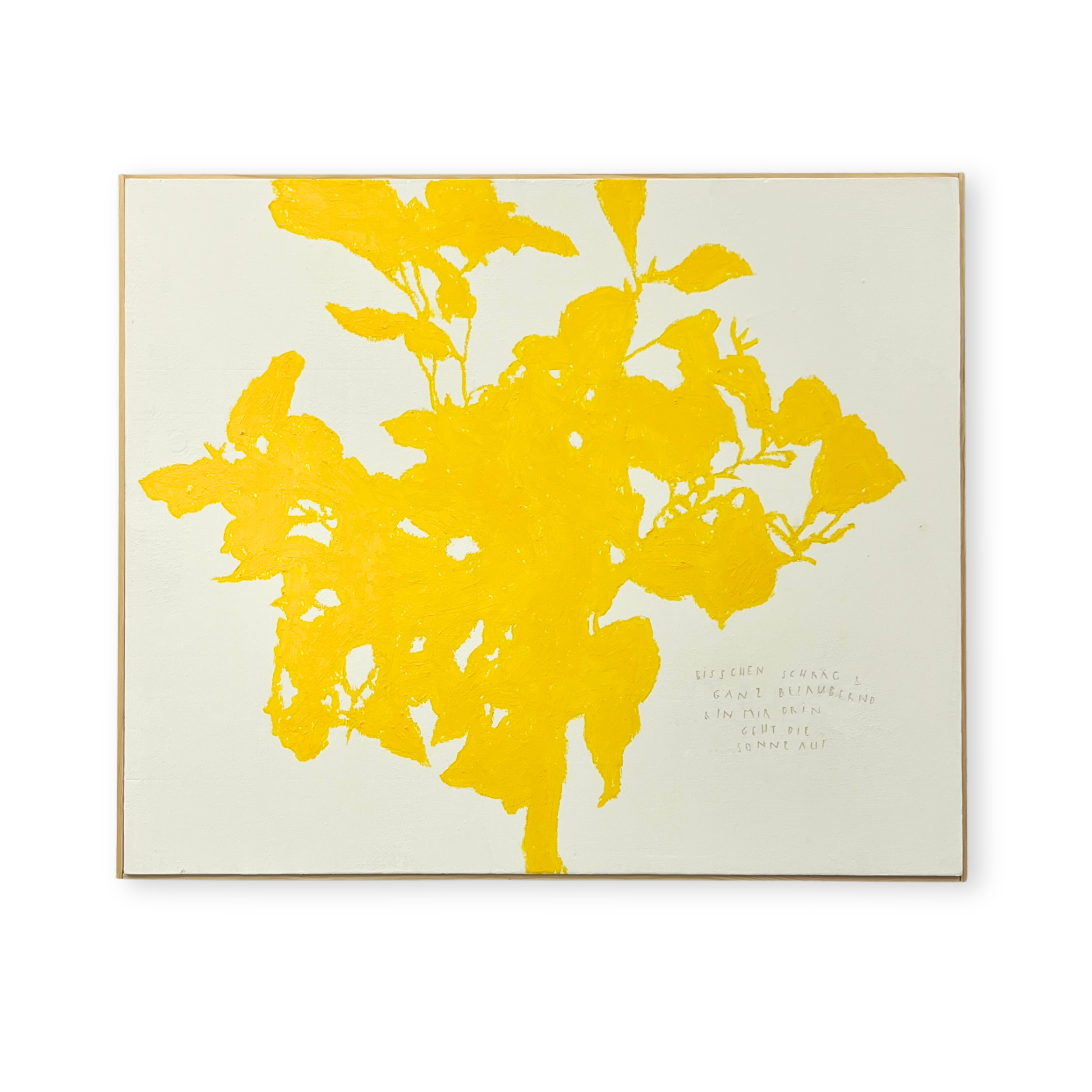 Kunstwerk mit gelber Silhouette eines Pflanzenhalms auf weißem Hintergrund und kleiner Handtext