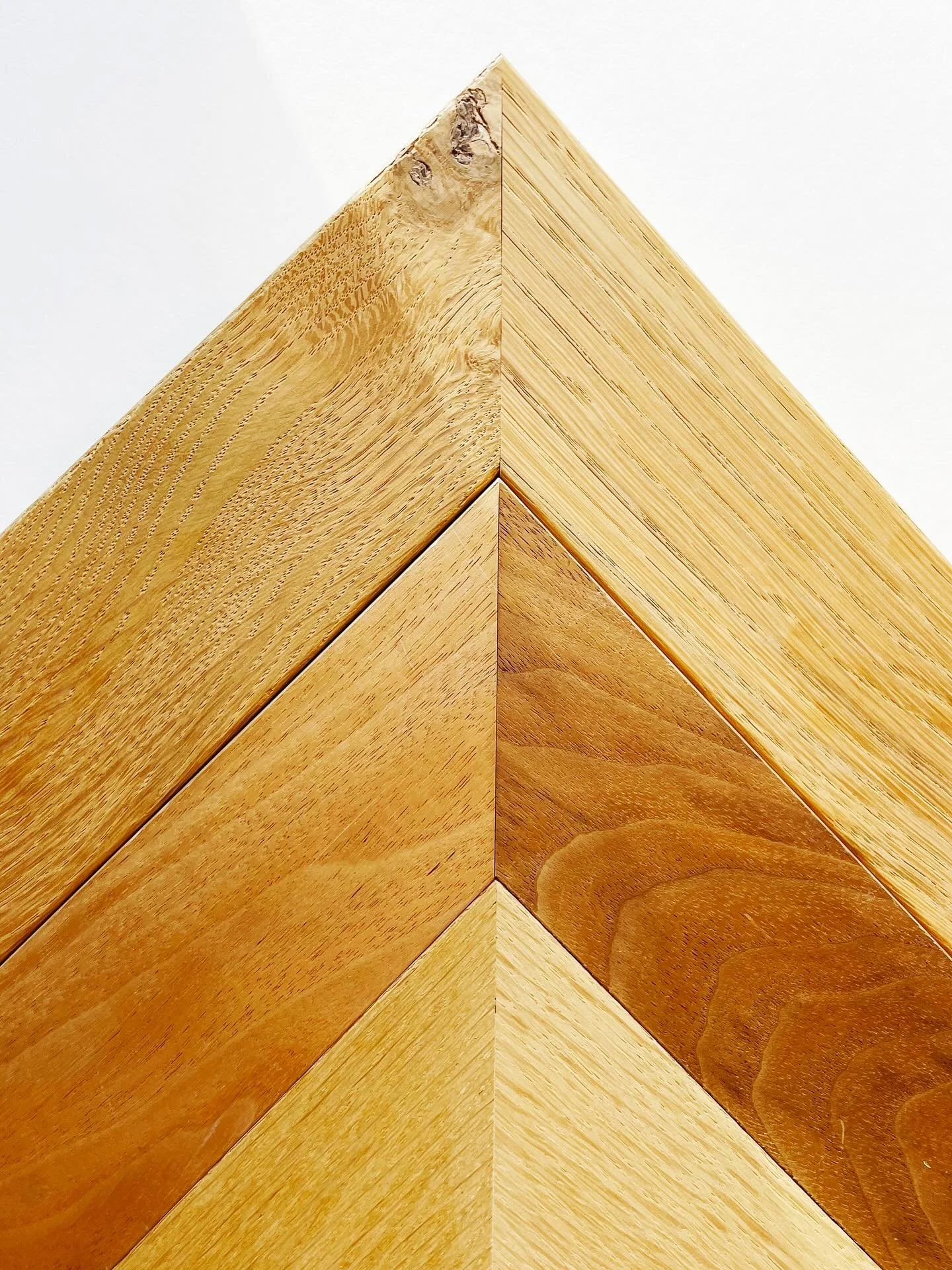 Nothing like the beauty of a natural wood grain. We have wide frames, thin frames, and an in between for all of your designing needs. Bring warmth to your space through our collection of oaks, walnuts, and maple solid wood frames. 
.
.
.
.
.
.
.
#cus