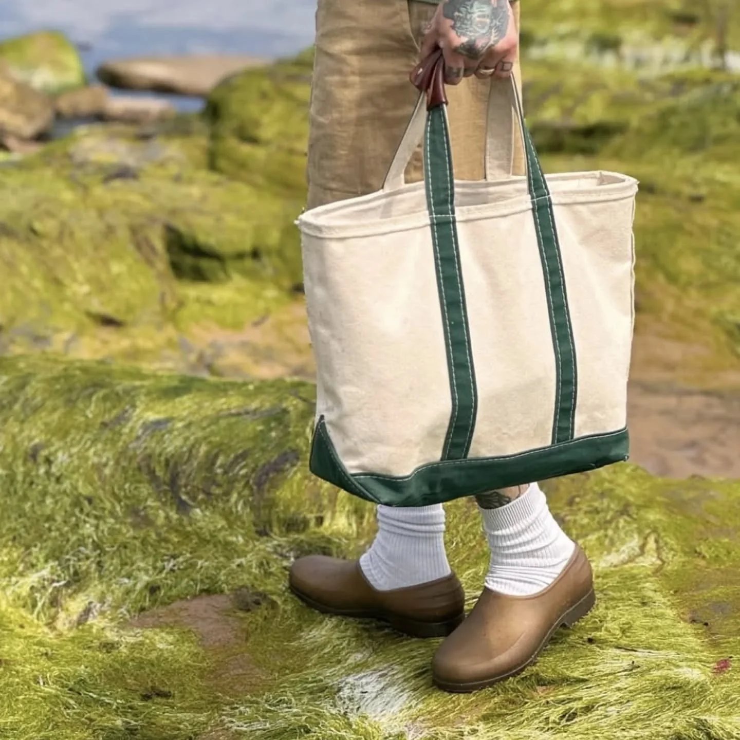 La boutique Utile Atelier est tout simplement n&eacute;e de notre d&eacute;sir de partager et vendre les produits et marques que nous avons fait le choix d'utiliser dans notre propre maison, pour notre famille. Chaque marque est s&eacute;lectionn&eac