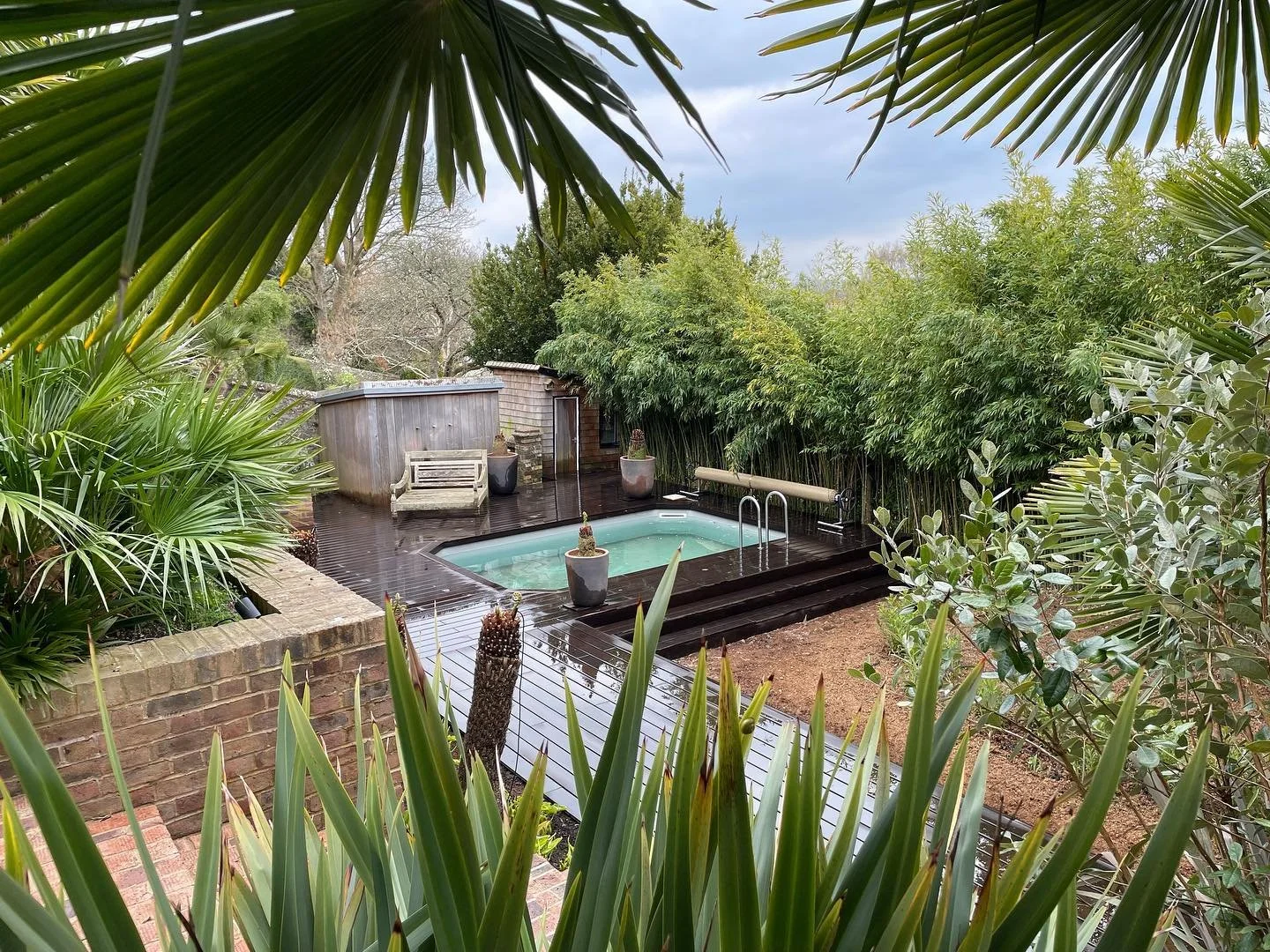 Had a wild time&hellip;literally building this new decking around a pre-existing swimming pool.&hellip; the weather was very much monsoon like, and we found ourselves working in a virtual bog at times&hellip;.However the sun thankfully came out for t