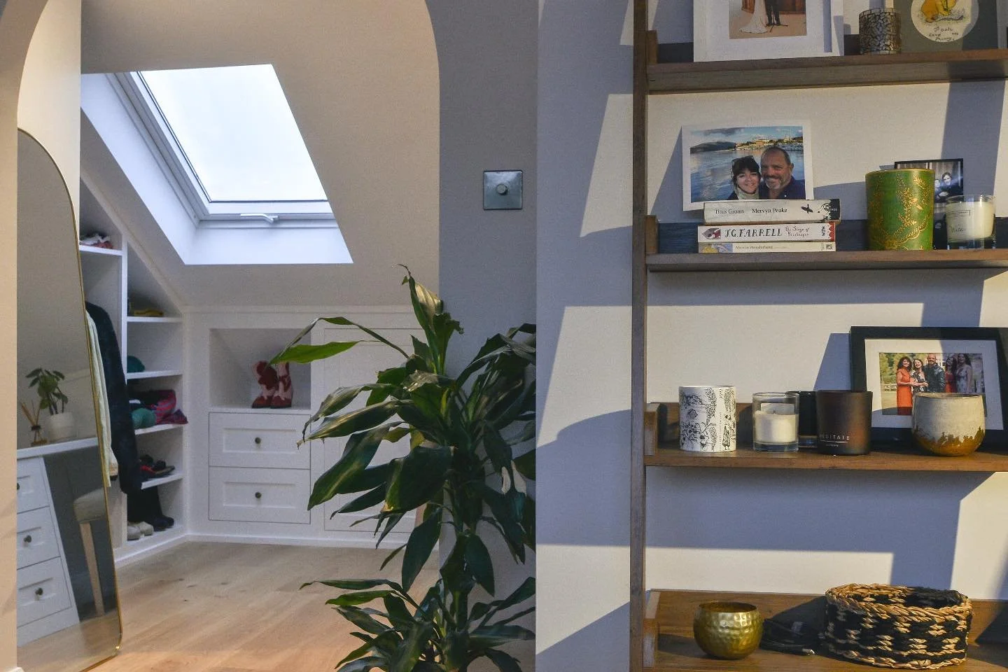 It was a pleasure creating this calming walk in wardrobe and dresser area in what can sometimes be an awkward space in a new loft extension

Imogen was looking for somewhere peaceful to unwind and go through her daily morning and evening rituals

A m