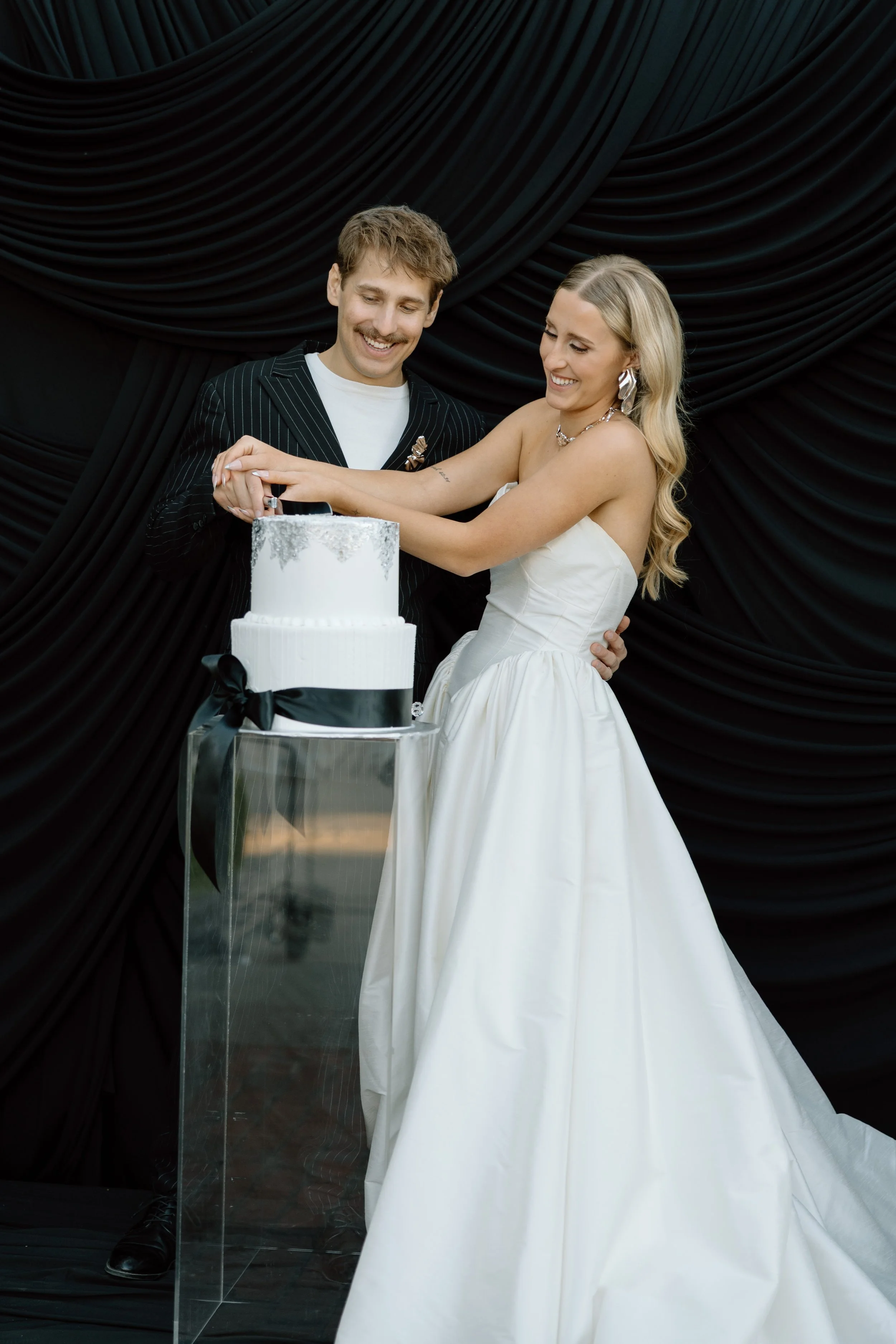 EMILY B. PHOTO CO. -- Southern Oregon Wedding Photographer -- Edenvale Winery -- Ava + Nate -- CAKE - PHOTO BOOTH-7.jpg