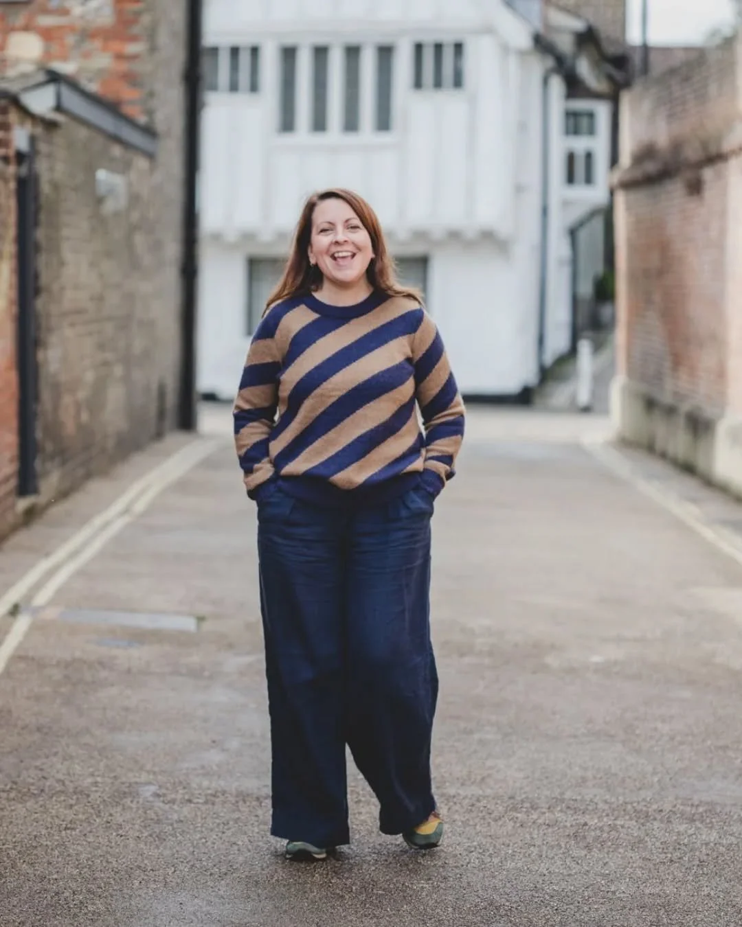 WHY CHOOSE ANNIE PLUMB INTERIORS?

* We are all  qualified - with KLC trained interior designers , city and guilds trained seamstresses and upholsters, plus with over a decade of experience in interior design.

* We will save you money - by helping y