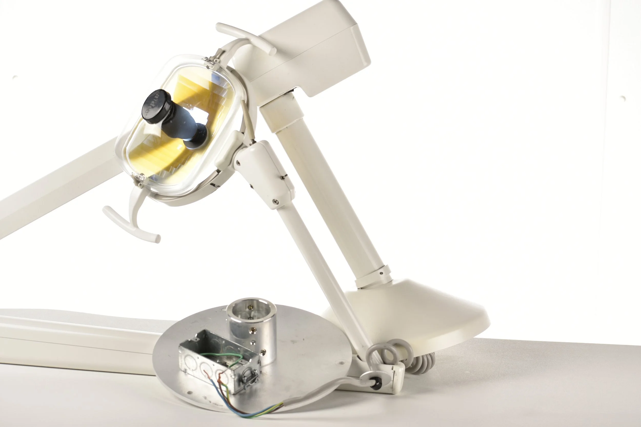 dental_ceiling_light3.JPG