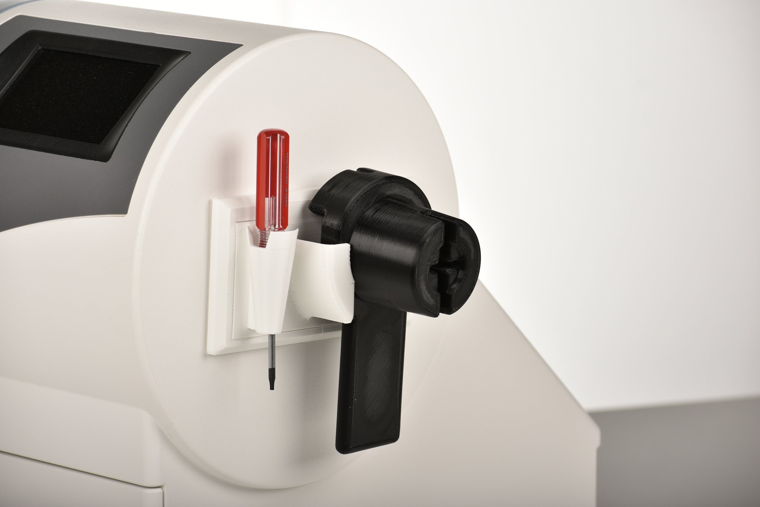 tool holder mounted 4.JPG