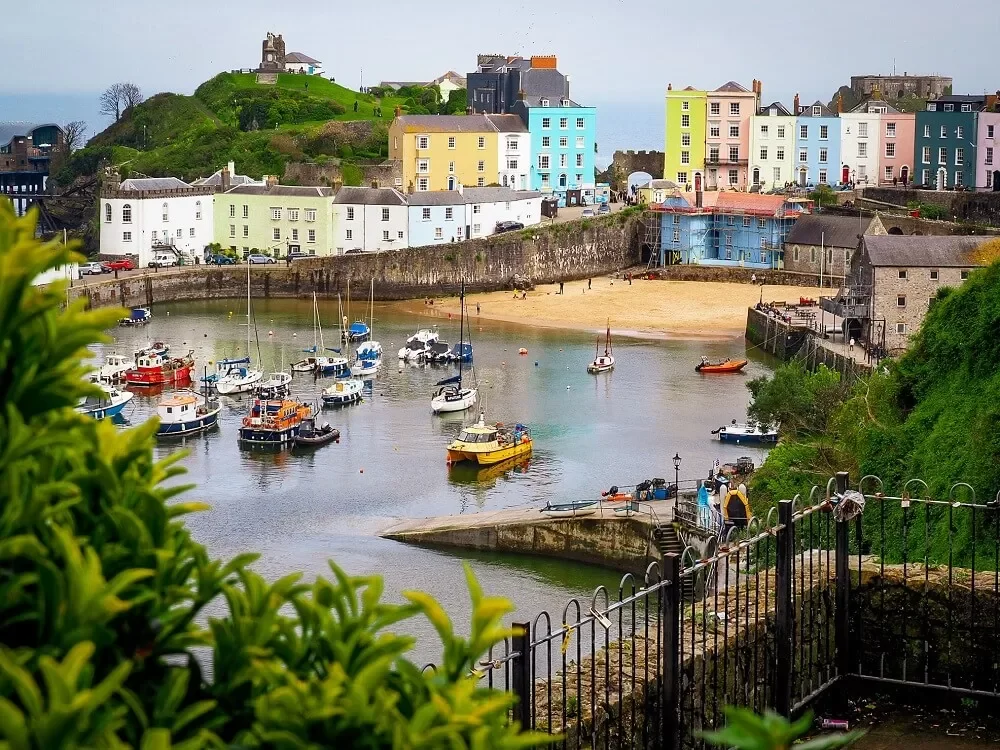 WELL PARK TENBY  WALES T.H.S.