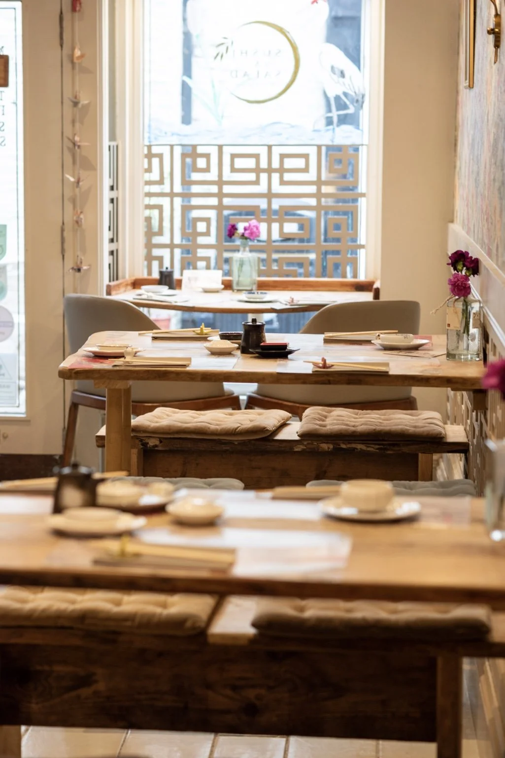 Sushi & Salad Ely restaurant interior