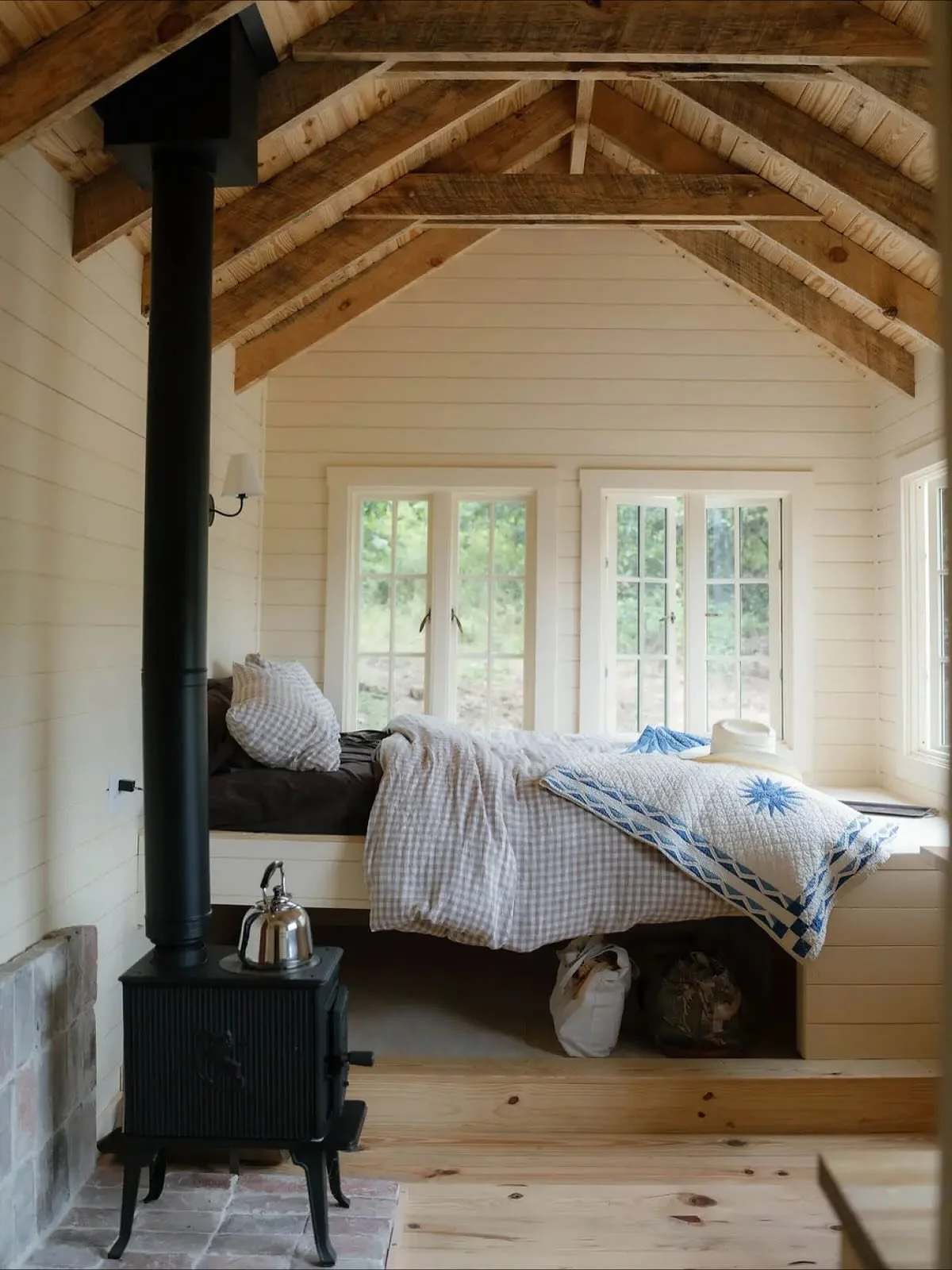 File this under &ldquo;retreat inspiration&rdquo;, cozy bed nooks that turn downtime into an experience.

1. Lumen Ranch &mdash;  @lumenranch 
2. Bovina Farm and Fermentory @bovinafermentory 
3. Guardswell Farm &mdash; @guardswellfarm 
4. Na Sene &md