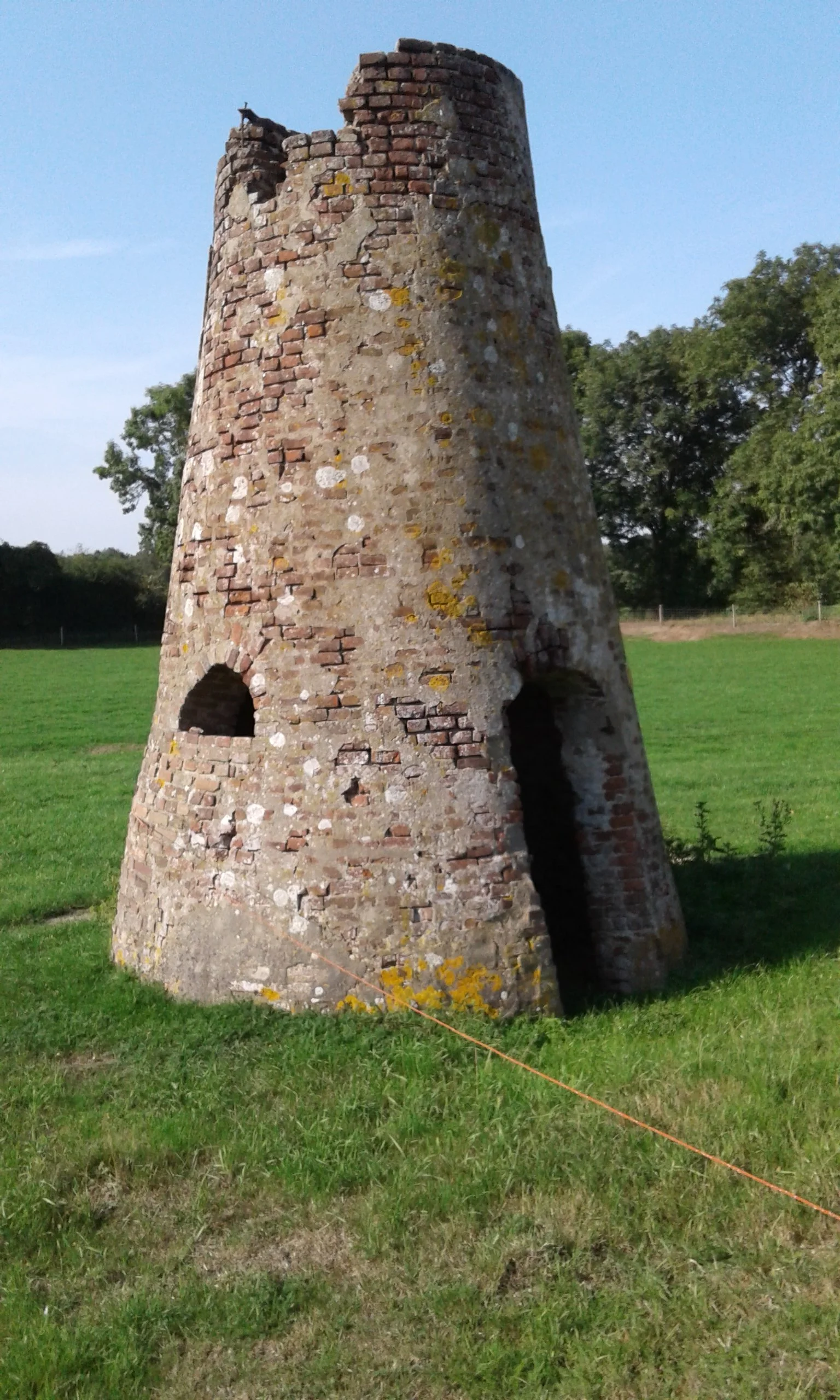 Molenaar bouwt eigenhandig zijn eigen molen