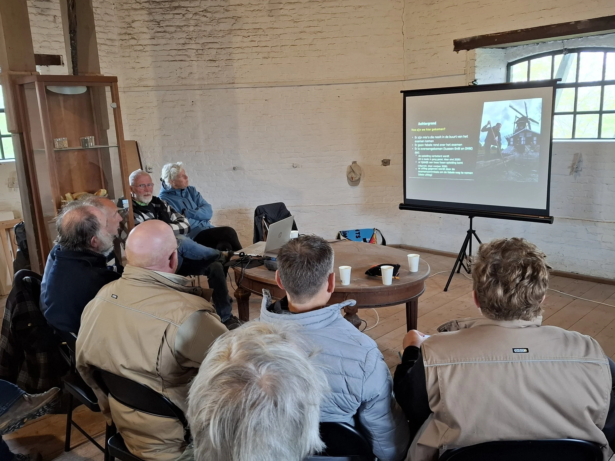Landelijke examencommissie op bezoek bij Limburgse instructeurs