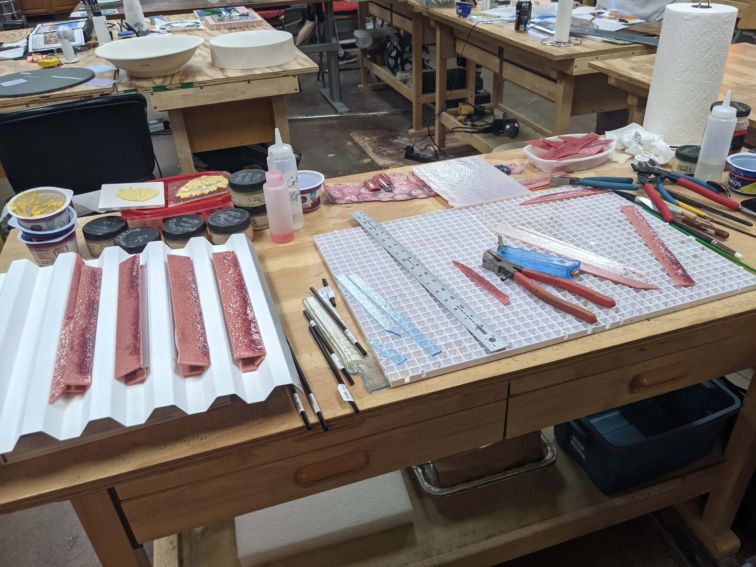 The tube worms work station is in full swing.