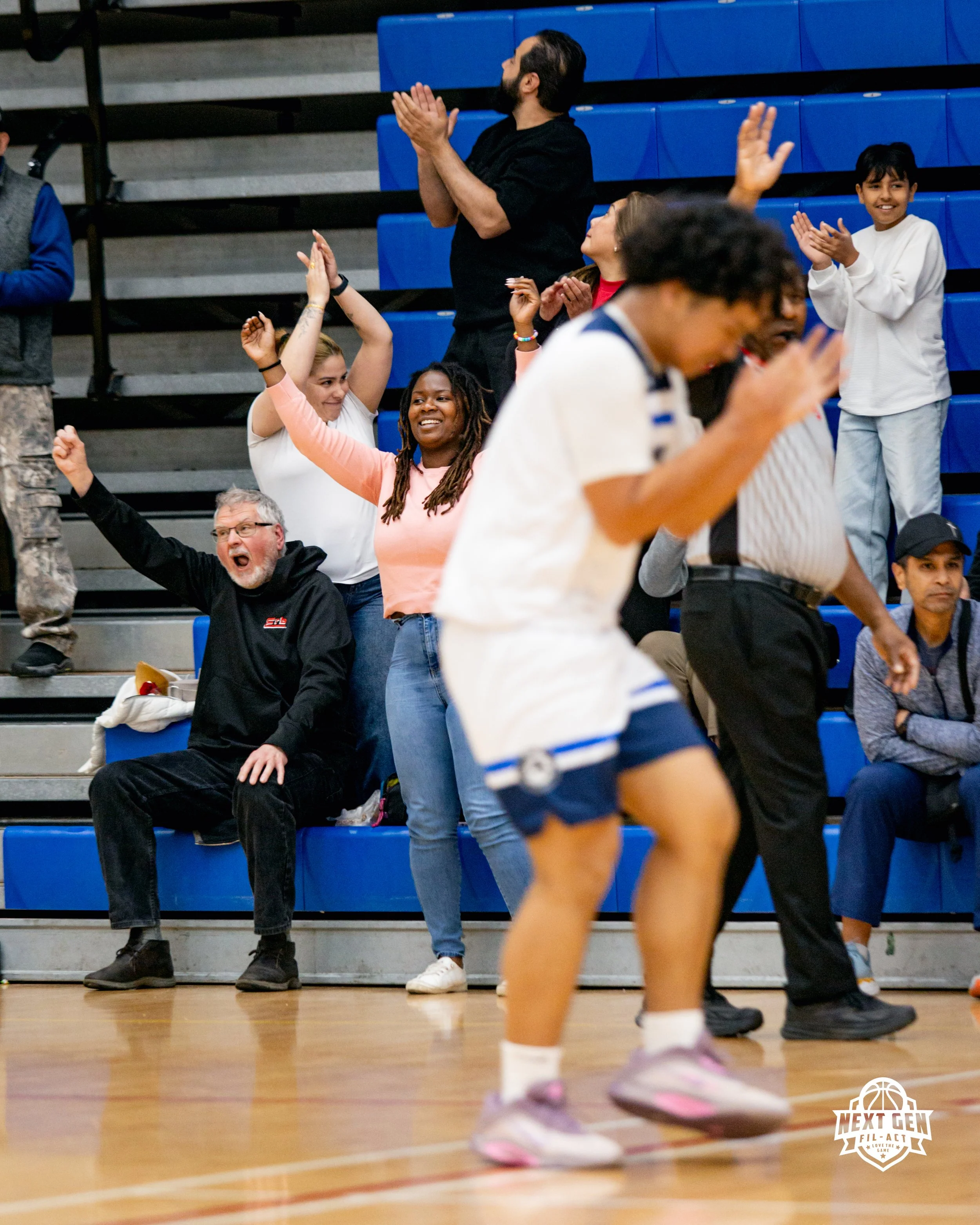 CROWD-33.jpg