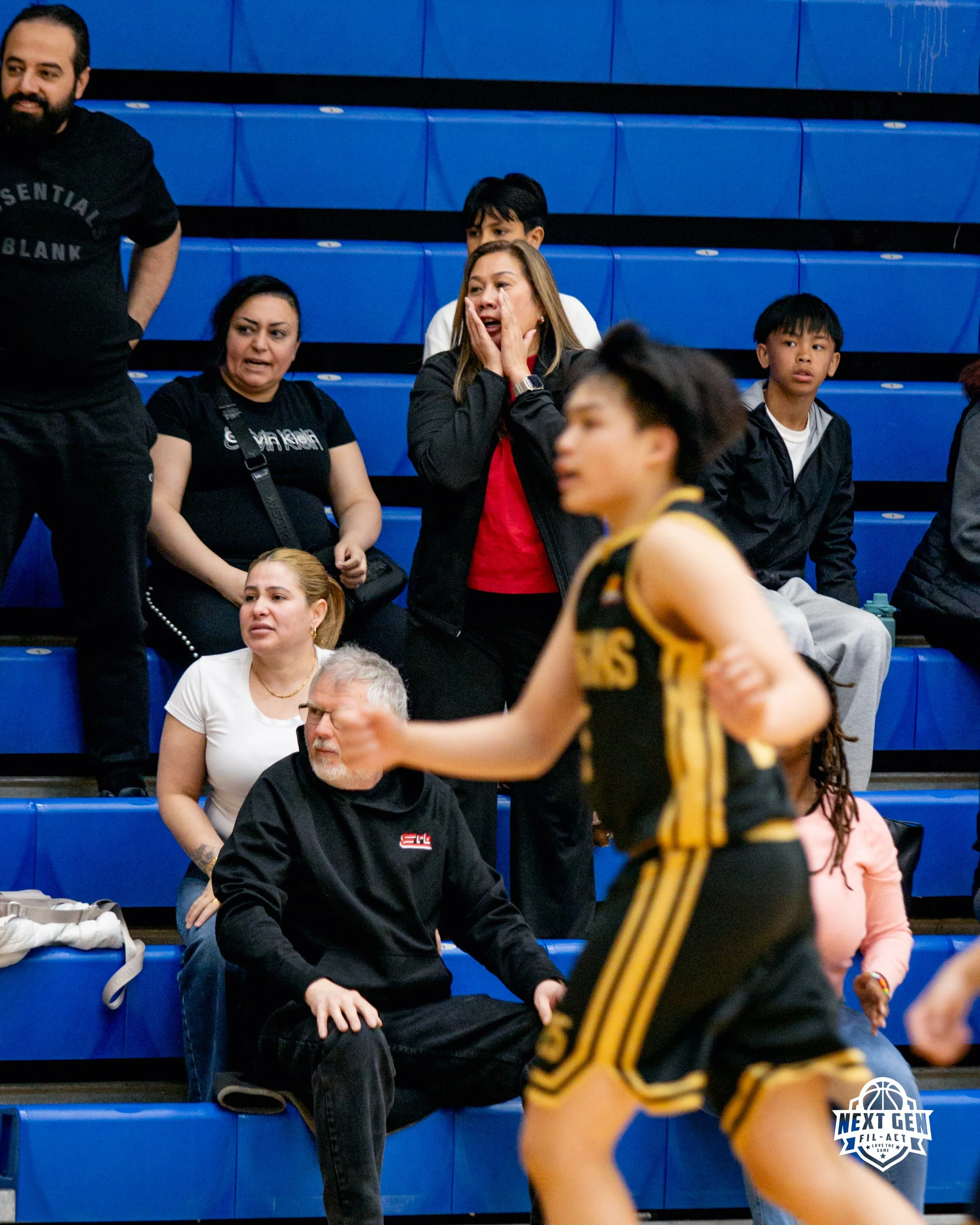 CROWD-32.jpg