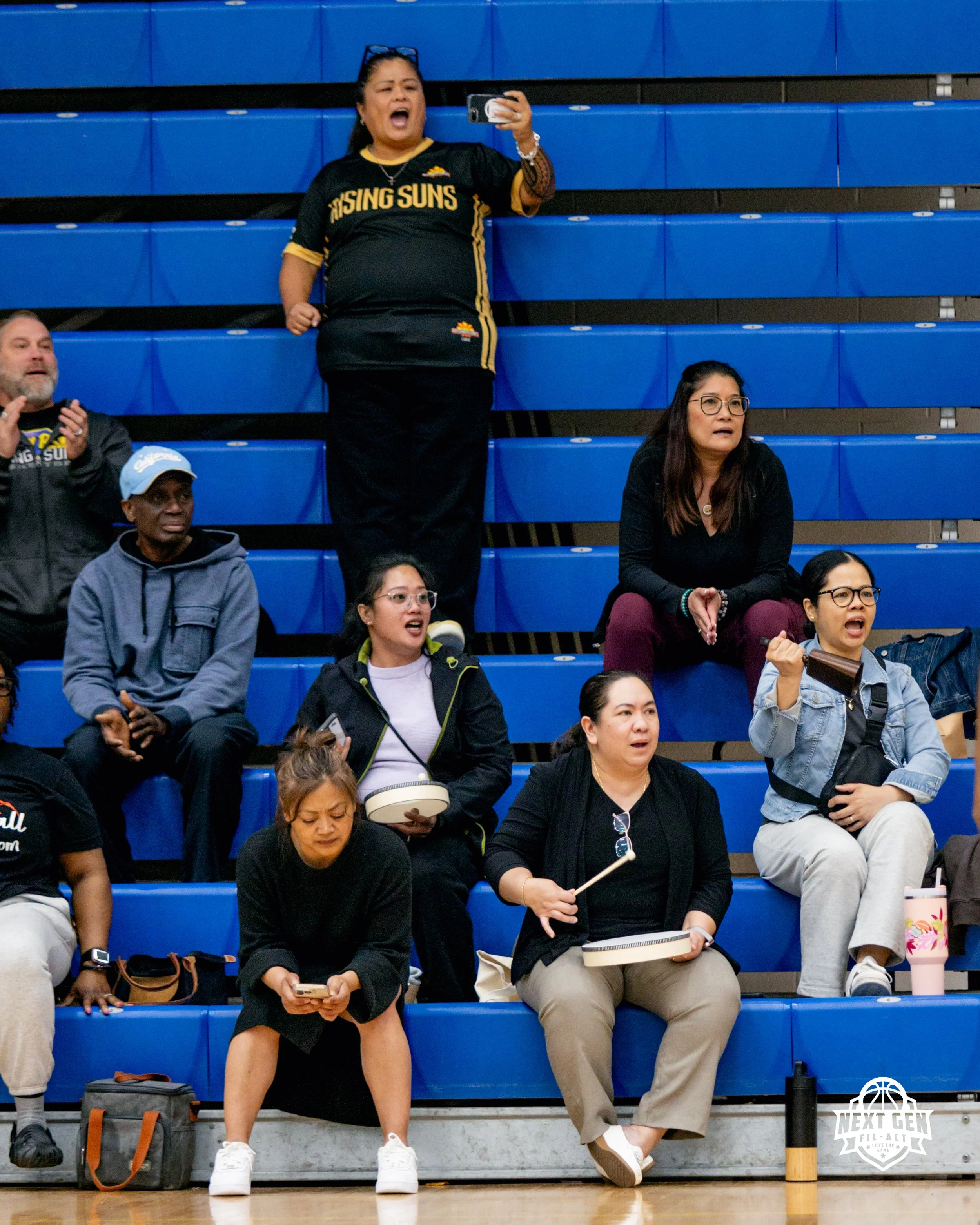 CROWD-28.jpg