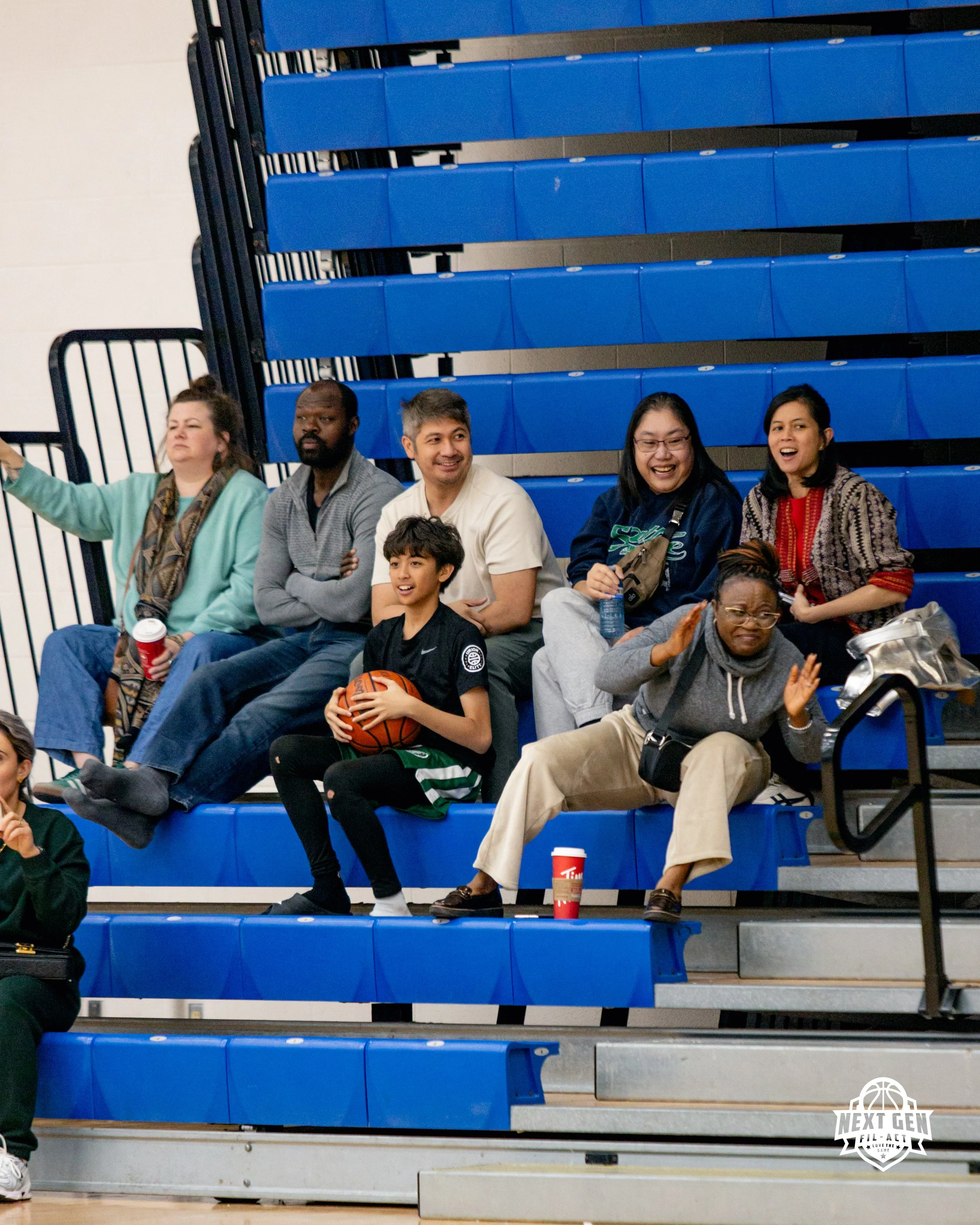 CROWD-23.jpg