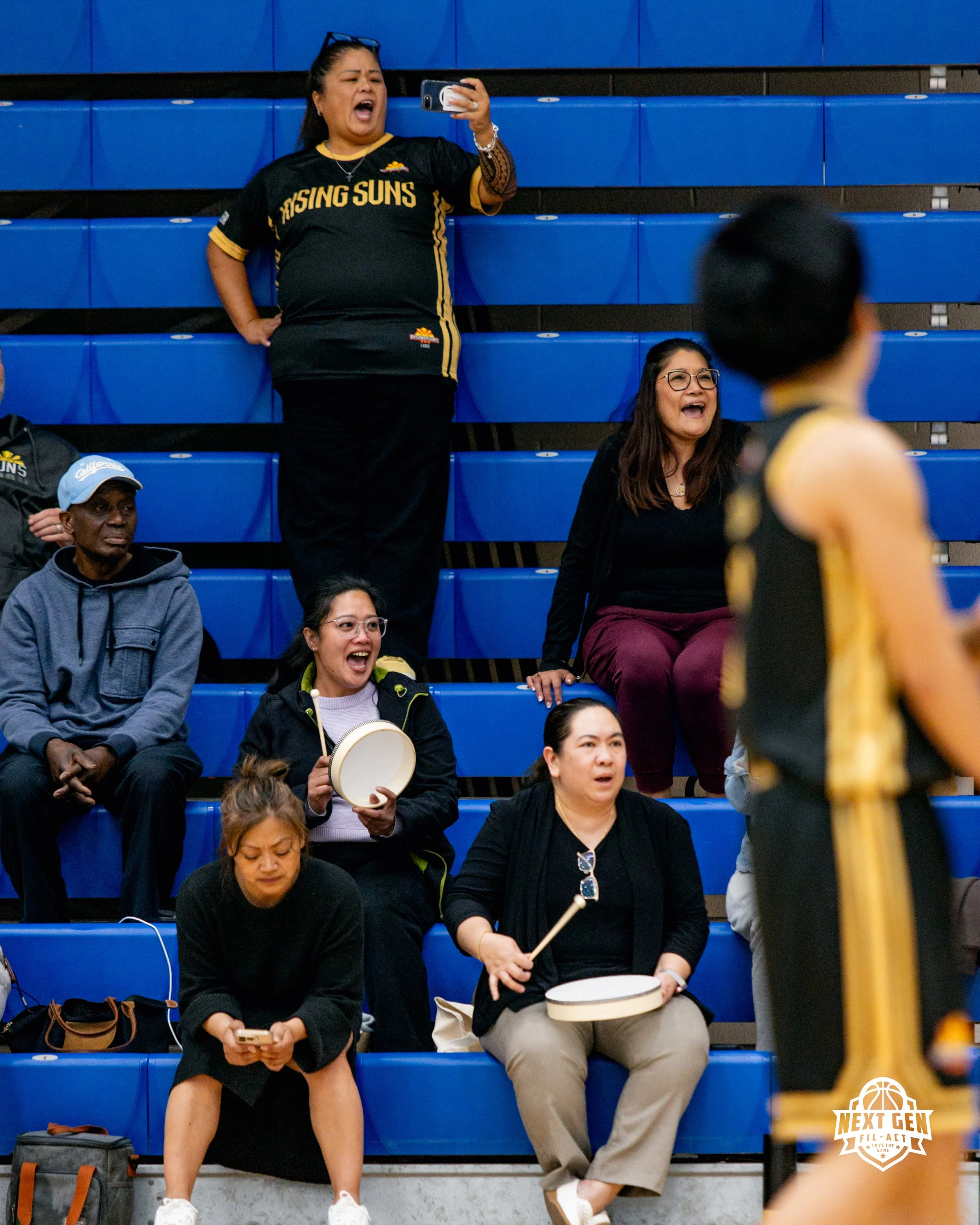 CROWD-27.jpg