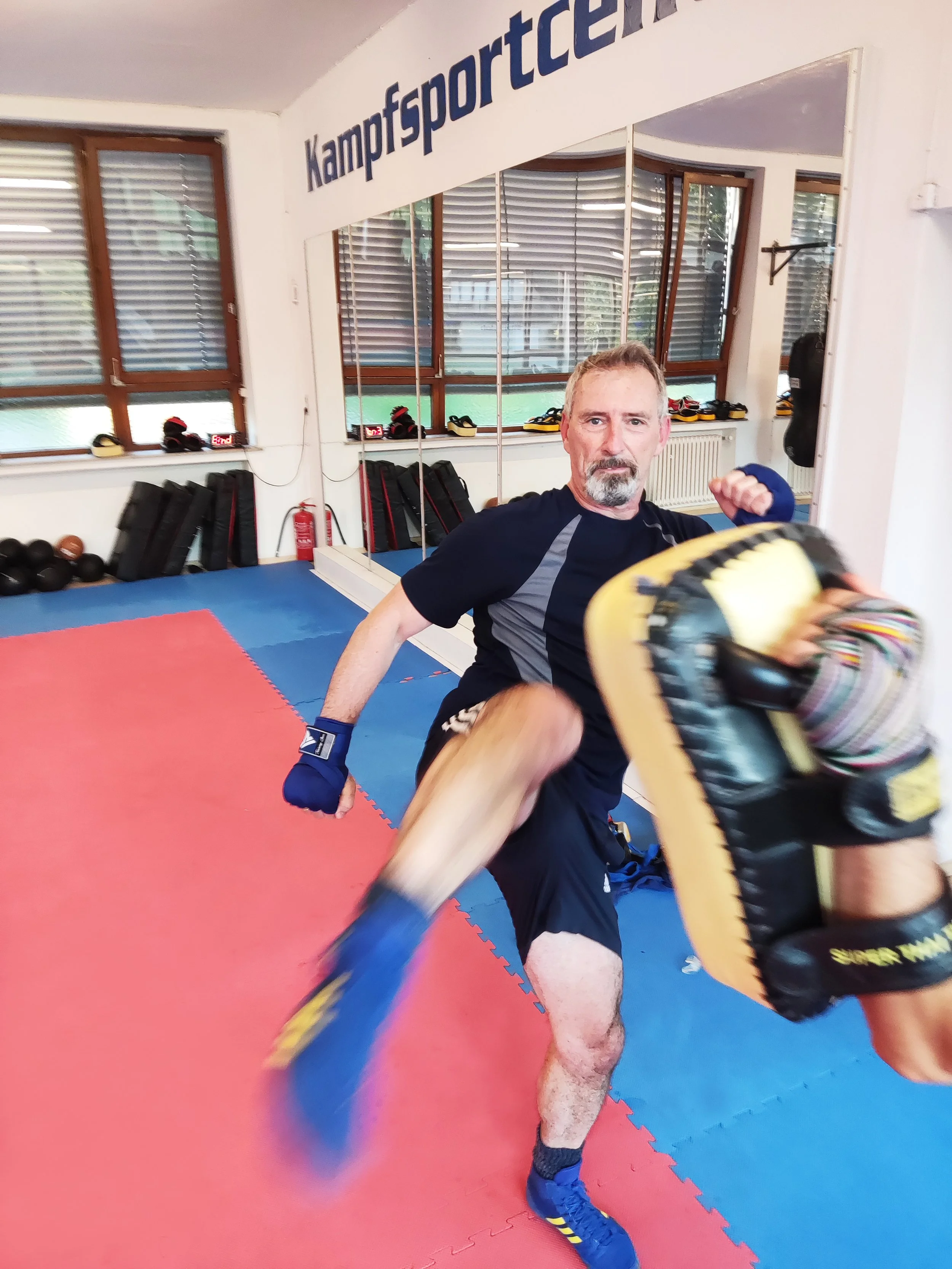 Kampfsport 40Plus in Gütersloh mit Boxen, Kickboxen & MMA.