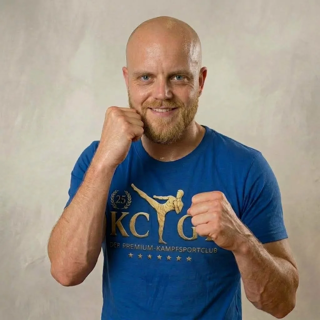 Trainer Maik aus dem KCGT – Kampfsportcenter Gütersloh. Kampfsport & Fitness in niveauvoller Atmosphäre.