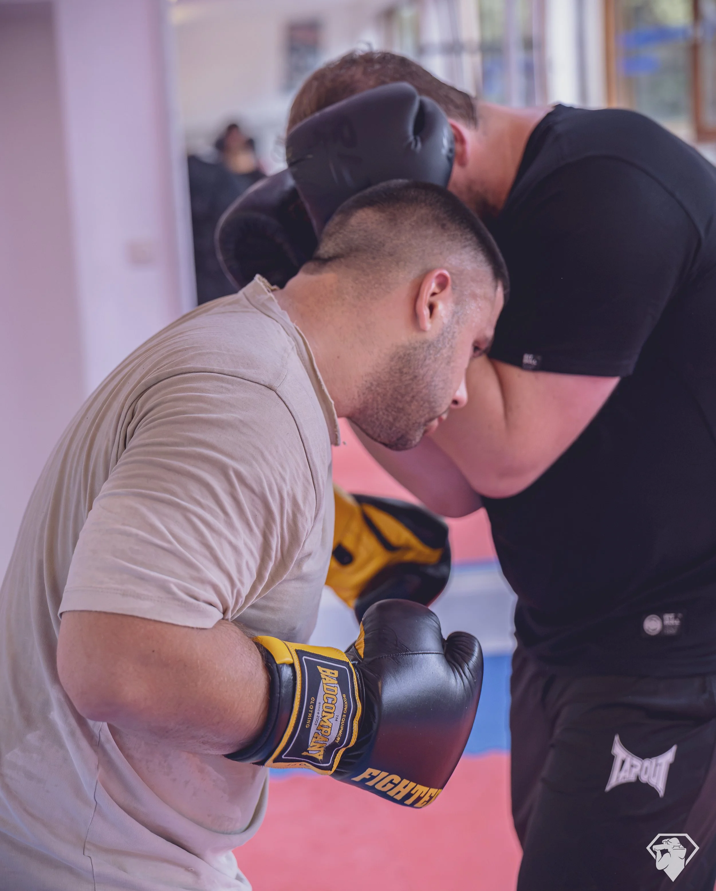 Fitness & MMA im KCGT Gütersloh: Selbstverteidigung, Boxen, Kickboxen und Bewegungsschulung für Kinder und Familien.