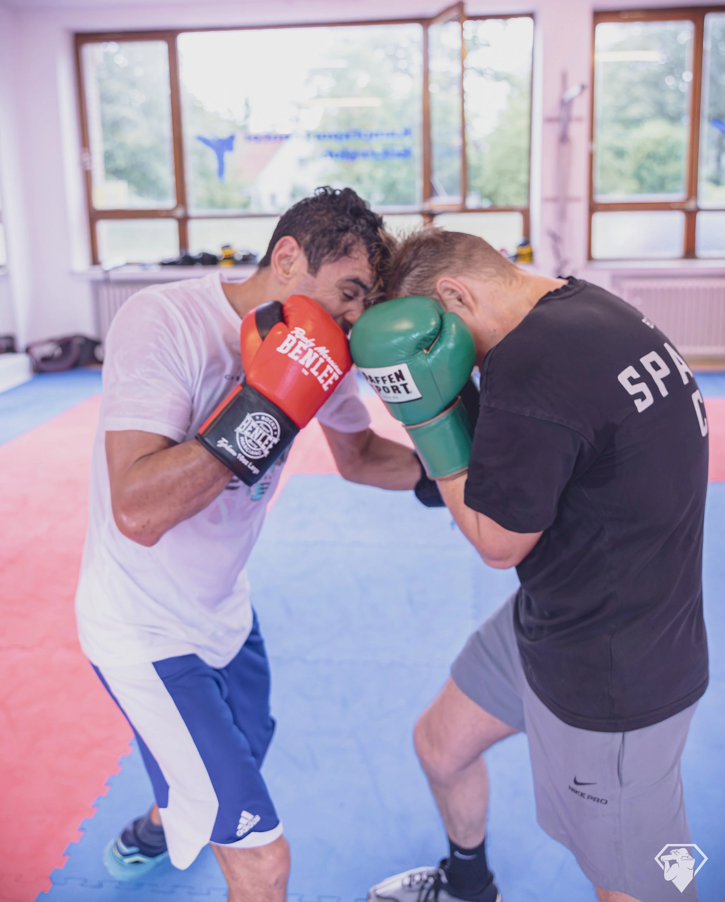 MMA, Kickboxen & Selbstverteidigung im KCGT Gütersloh: Dynamisches Box- und Fitnesstraining für Erwachsene, Jugendliche und Kinder.