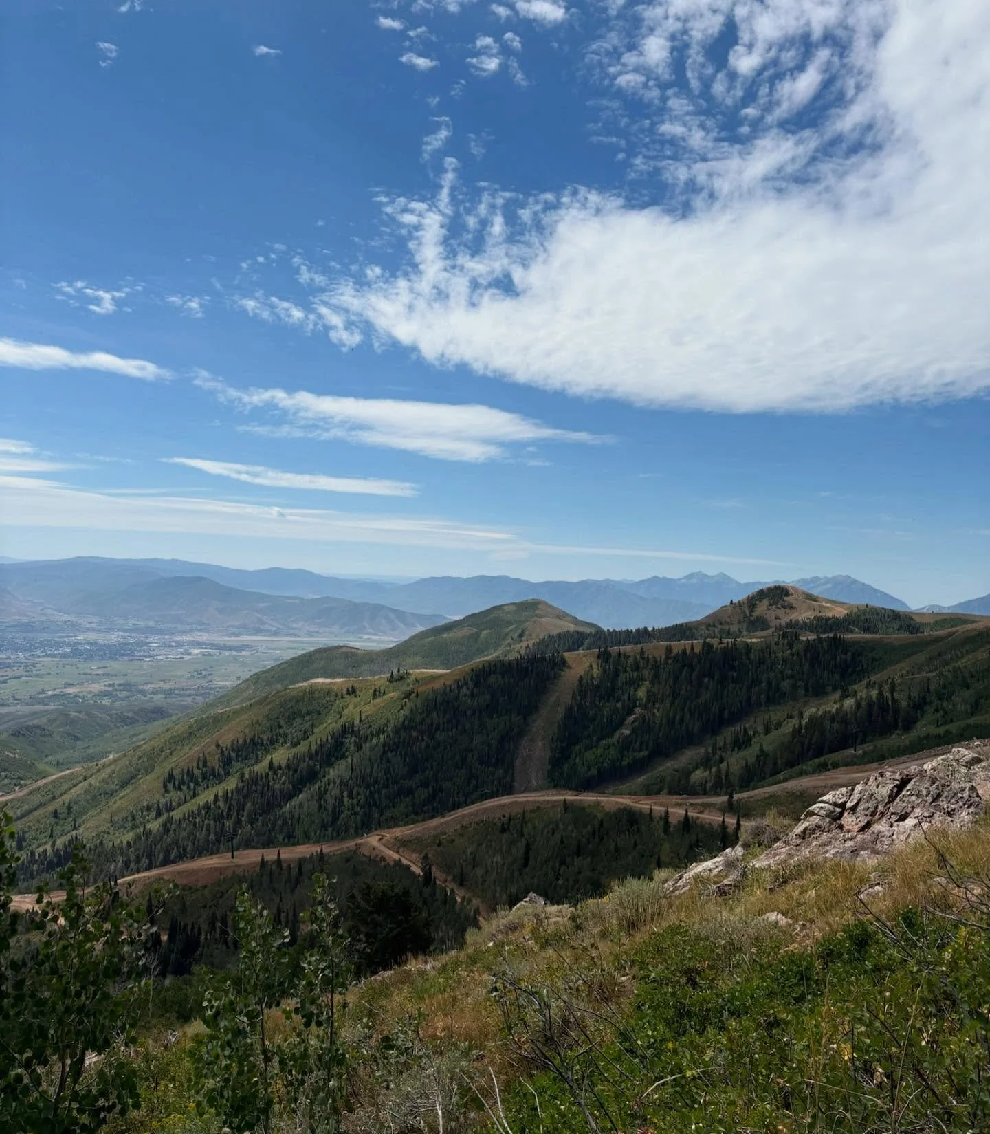 Amazing first leg of this week+ on the road &mdash; Deer Valley for a friend&rsquo;s bachelorette at Goldener Hirsch, Auberge @goldenerhirschauberge 

Peaceful mountain setting + just 10 minutes from the energy of Park City&rsquo;s Main Street = the 