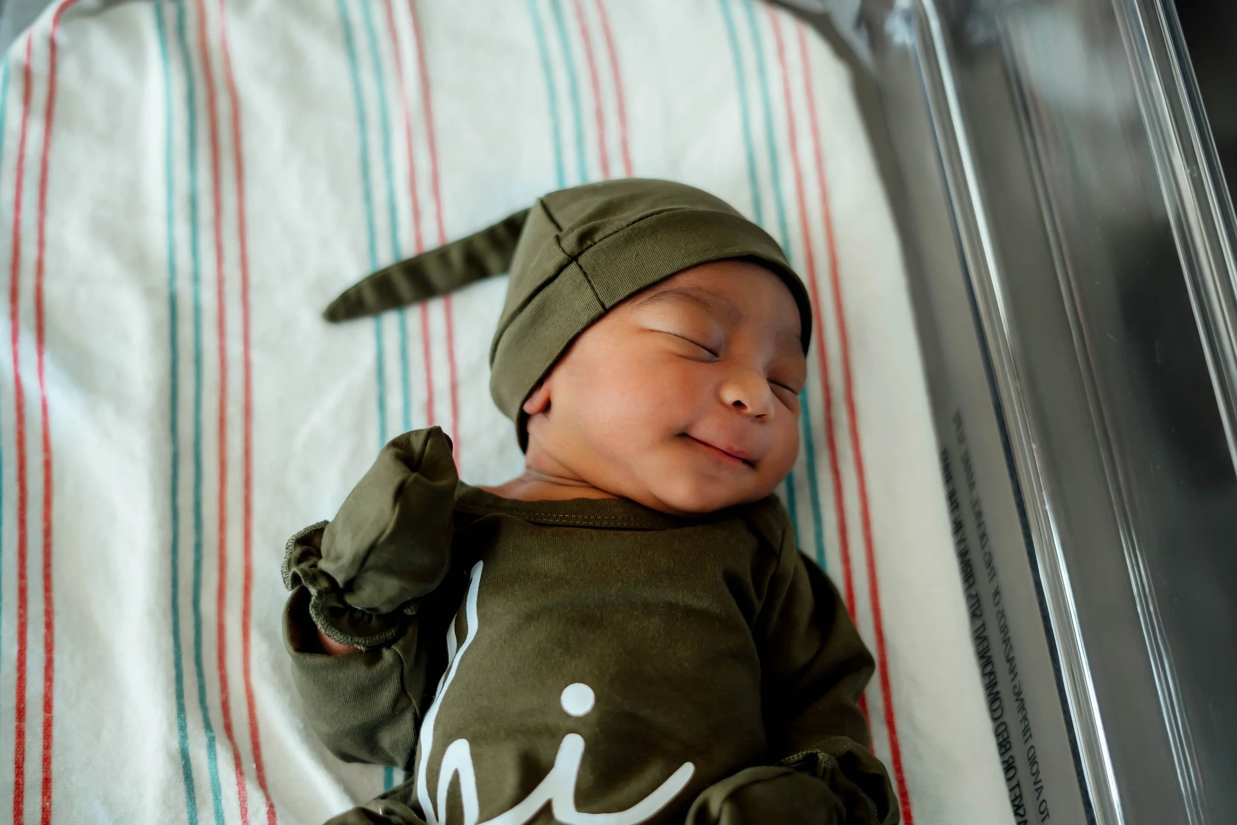 Fresh 48 photography session capturing newborn baby and parents’ first hours in The Woodlands hospital