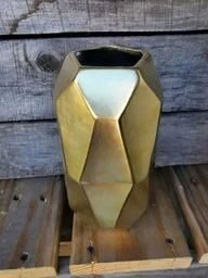gold vase.jpeg