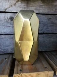 gold vase 2.jpeg