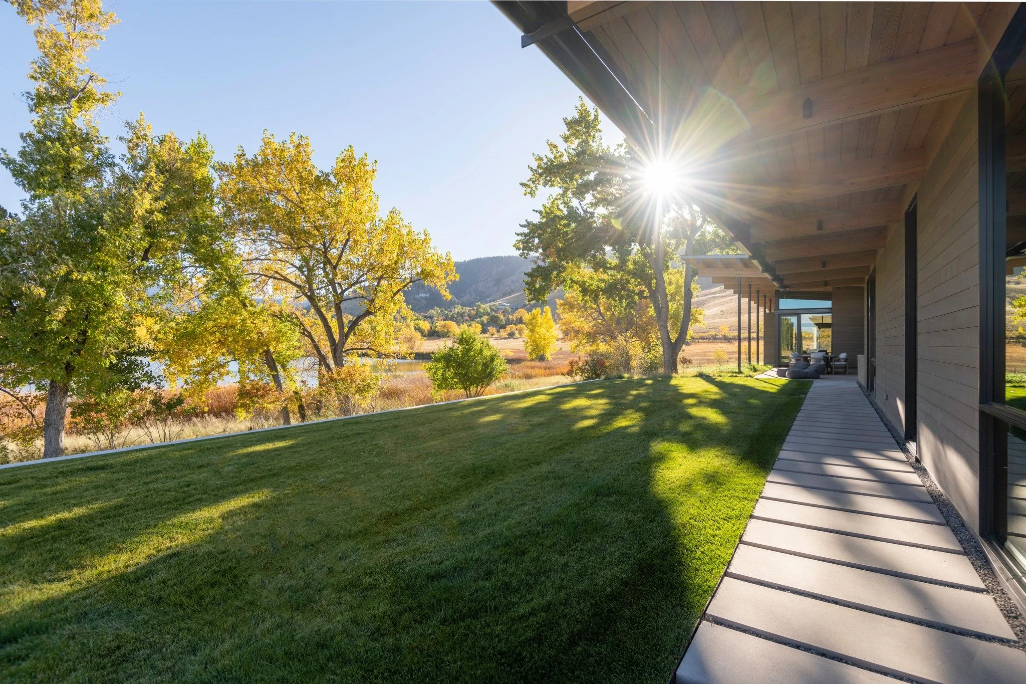 Autumn is my favorite season.  I love feeling the cool breezes through the windows, the smell of leaves, earth, and magic.  This was one of my favorite properties I've photographed.  I gorgeous and serene oasis✨✨✨✨

Design:  @environmentaldesigns 

#