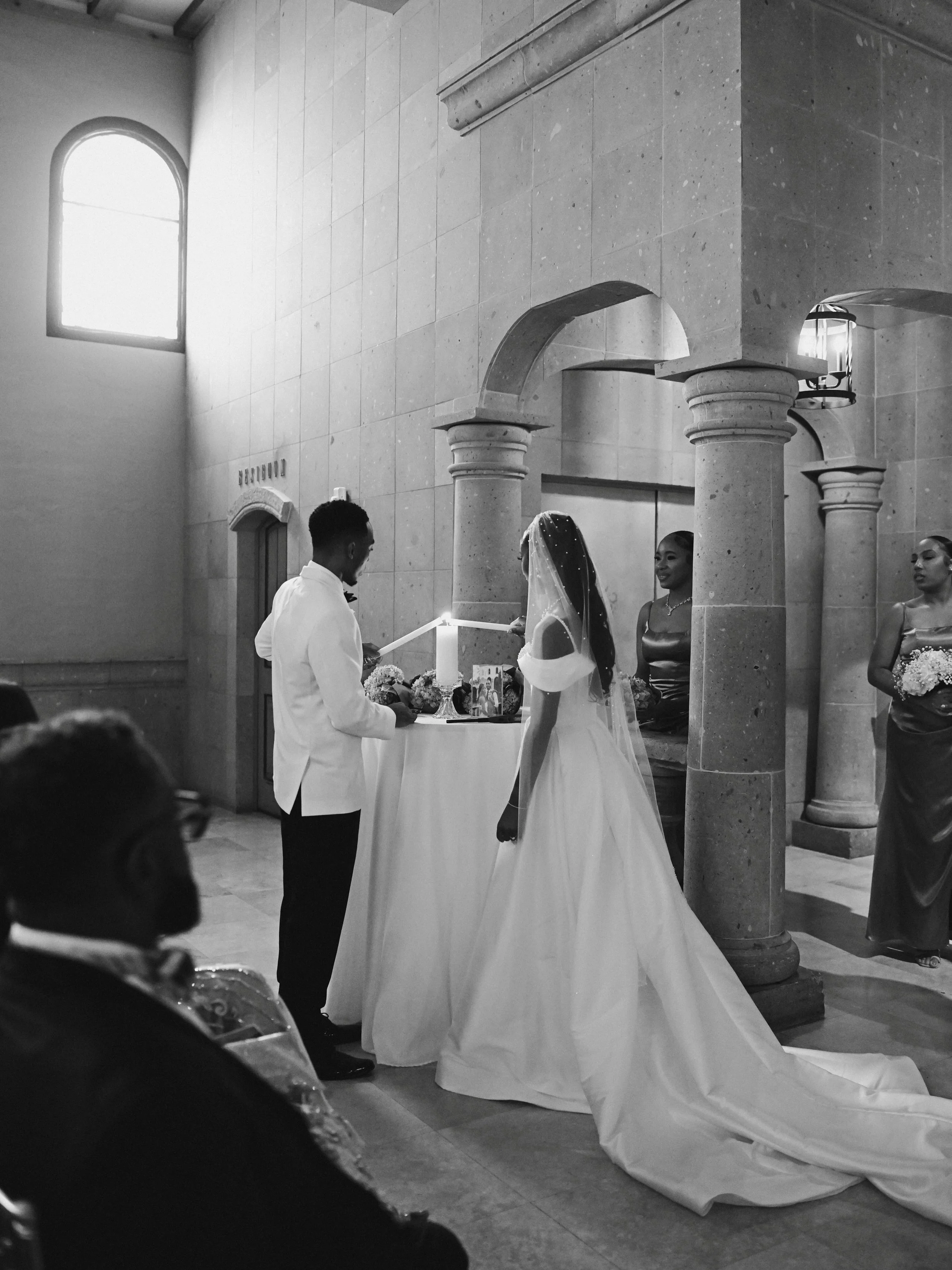 Tia &amp; Daniel&rsquo;s ceremony had just enough mood and just enough romance to be absolutely timeless! 

Some moments just feel like black and white during a wedding and this was one of them! 

#portlandweddingphotographer #oregonweddingphotograph