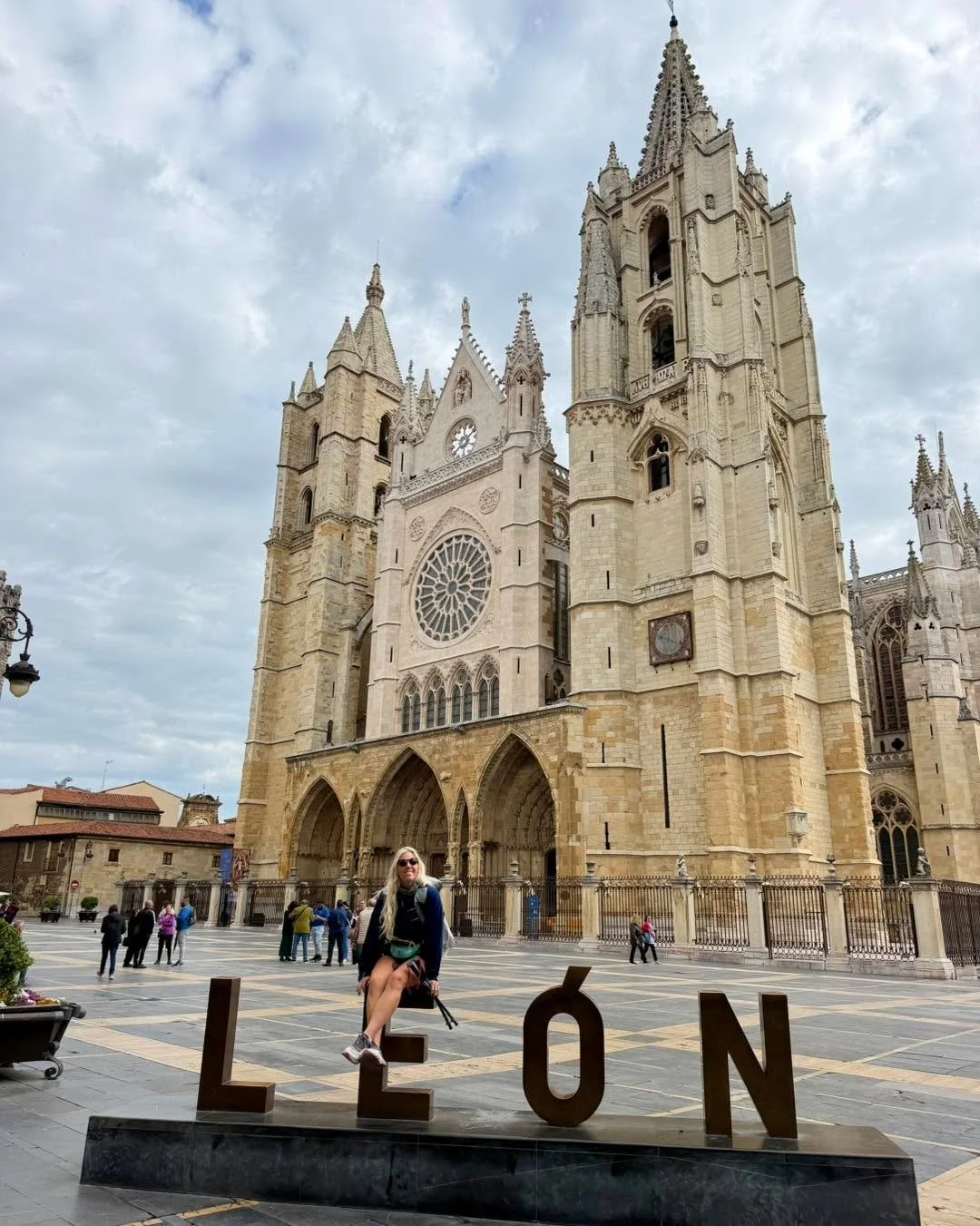 day 17 - 19 // camino de santiago frances // mile 260 - 320

read the full blog - link in bio 

🏰🥐🇪🇸

#caminodesantiago #caminofrances #buencamino #hiking #getoutside
