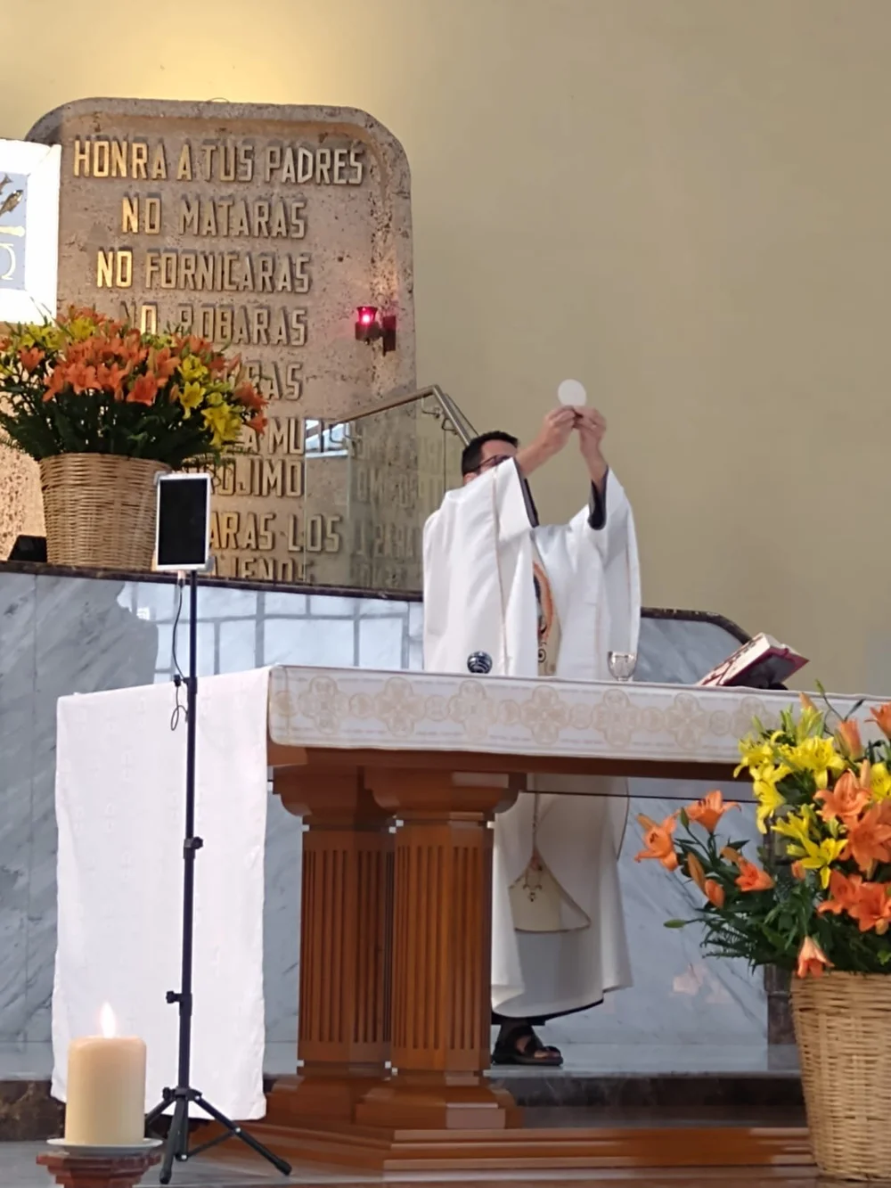 PadreGilsonCelebraMessico.jpeg