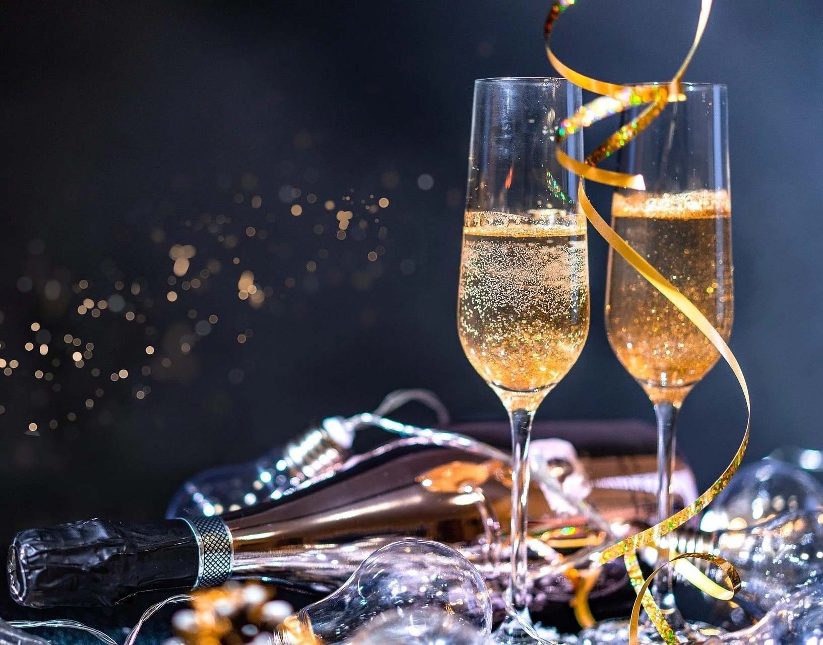 wine-6688901_1920 cropped.jpg