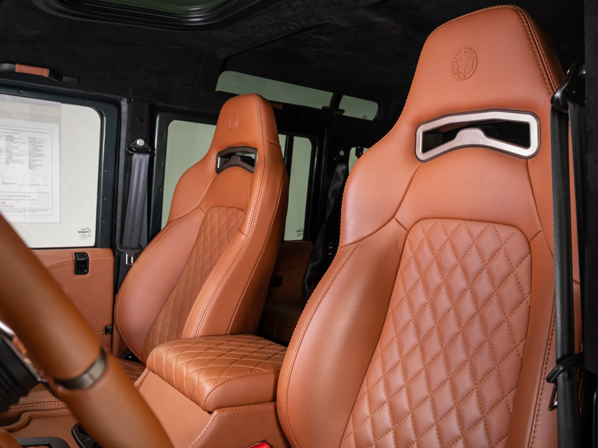 37_LRCP40801_LandRover_Defender_TheLandRovers.jpg