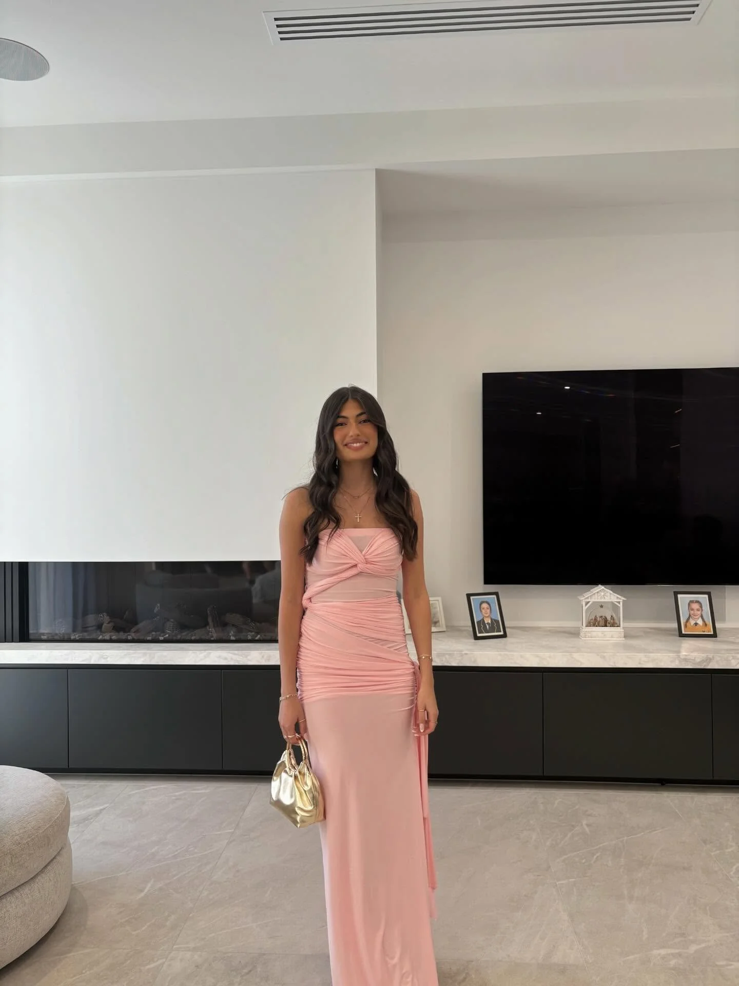 The newest arrival, the miranda gown from natalie rolt 🎀
size: 6
hire: $130

(RRP: $580)