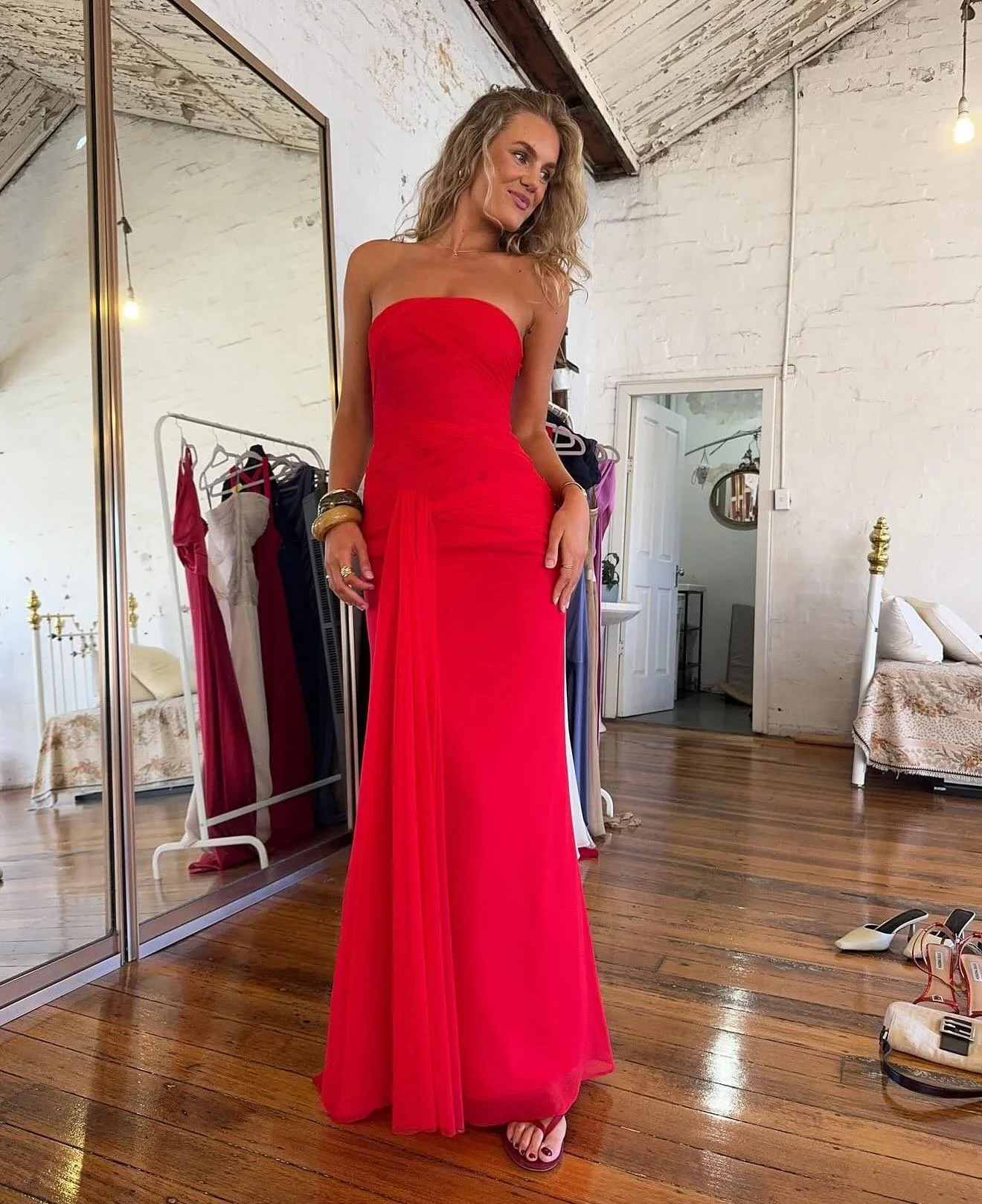 We&rsquo;ve just added another vintage Vera Wang piece to our collection ❤️
size: no size labelled but fits a 6-8 
hire: $200