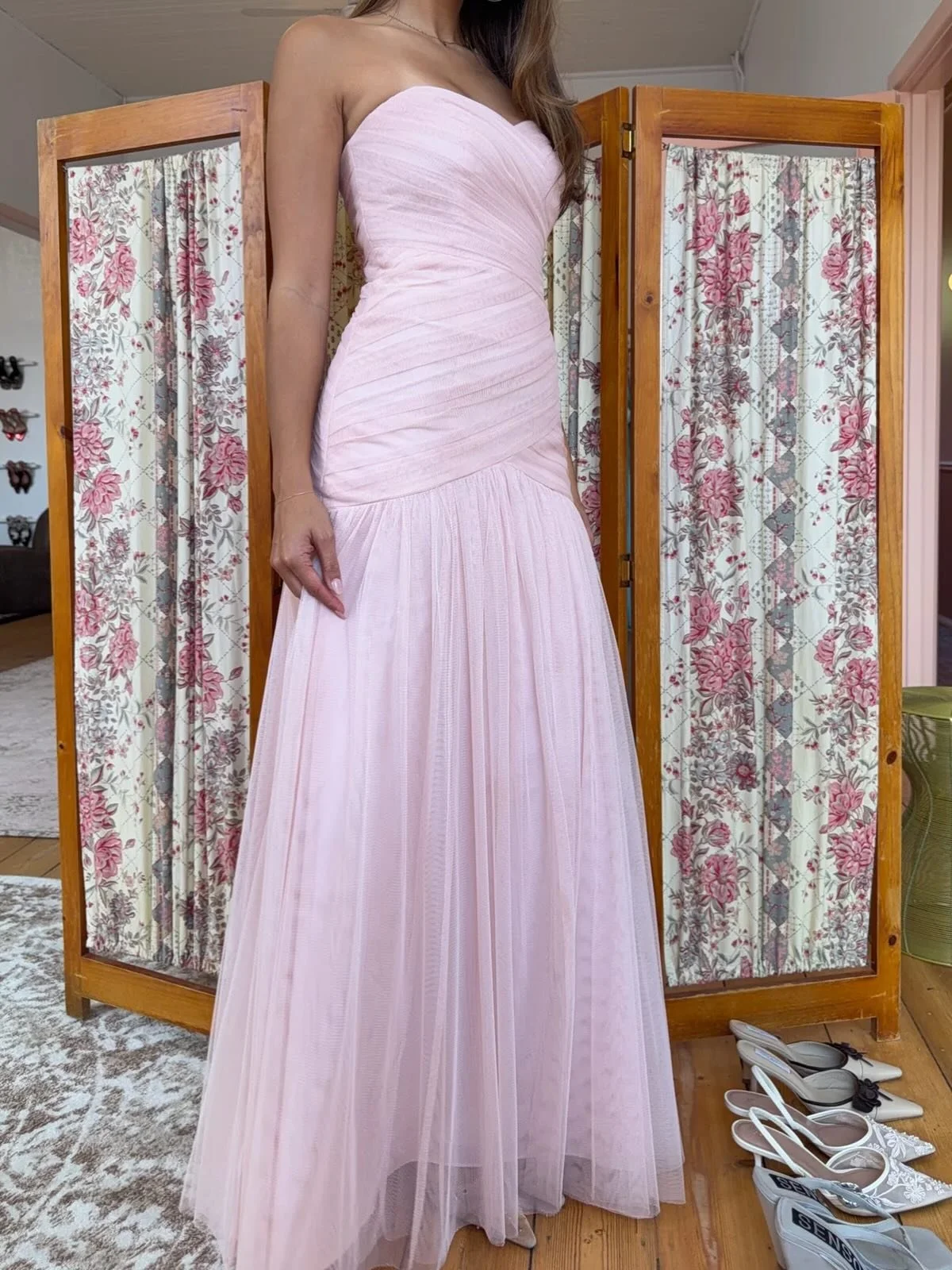 We&rsquo;ve just added another vintage Vera Wang piece to our collection, meet the amara gown 💕
size: no size labelled but fits a 6-8 
hire: $180