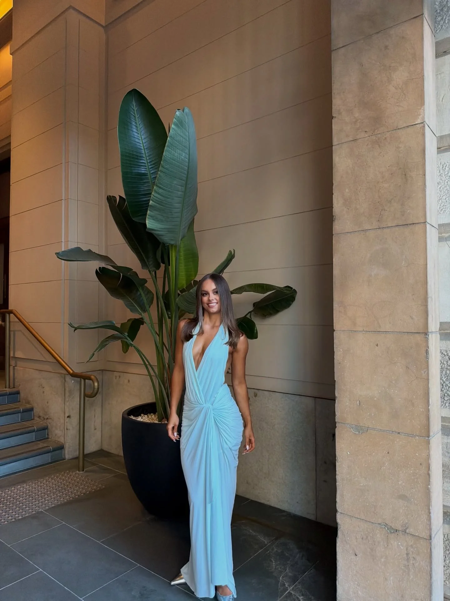 @keeleyhrst in the clementine twist maxi 🩵
size: 8 + 10
hire: $90

(RRP: $380)