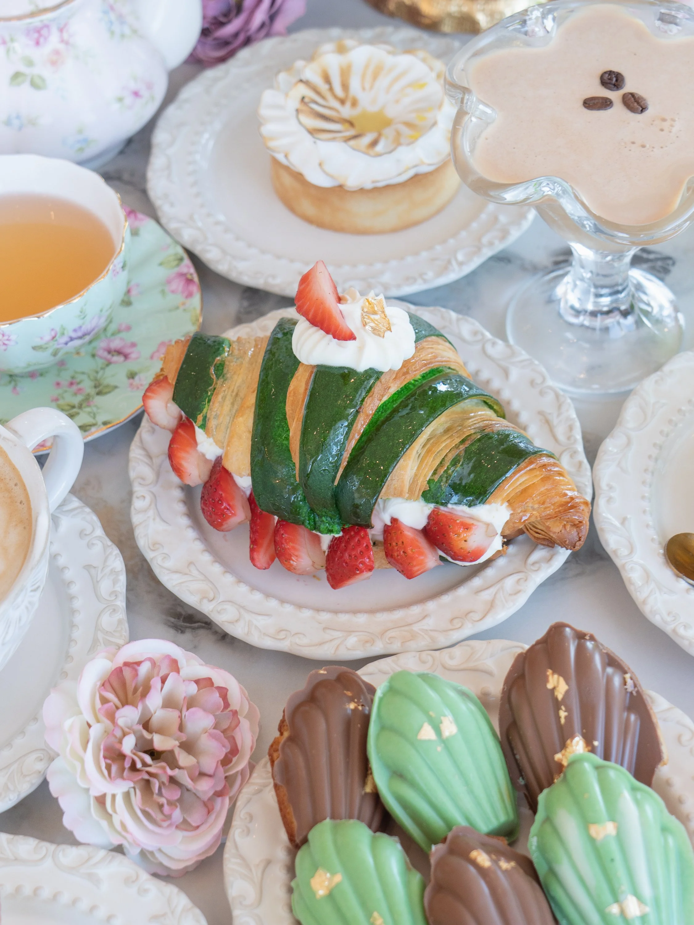 Roses & Berries Café