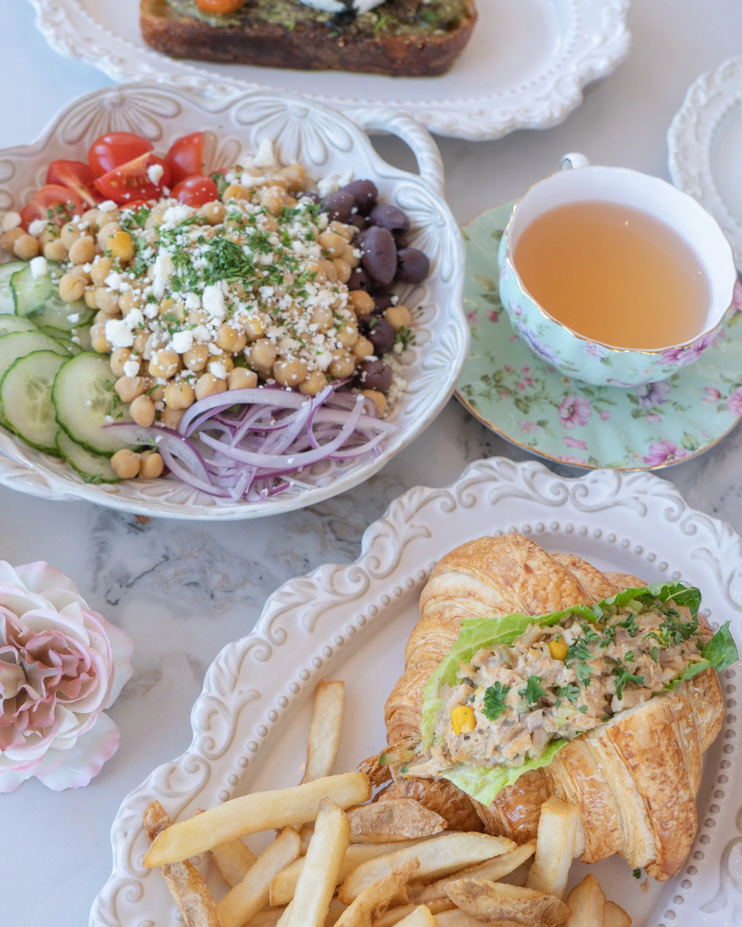 Roses & Berries Café