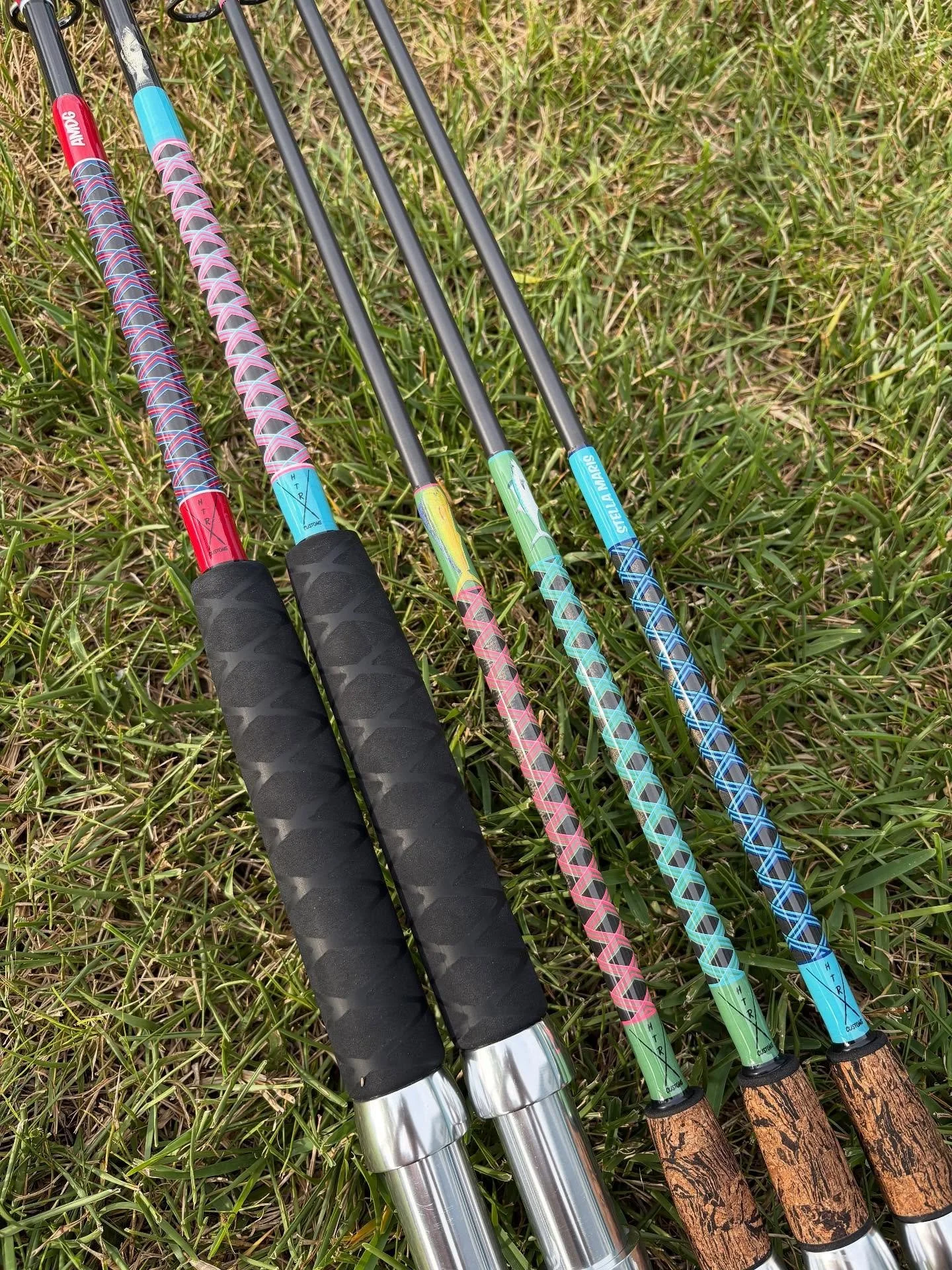 Let&rsquo;s start this weekend off with a beautiful set of rods I recently did! 2 bottom rods and 3 inshore spinning rods! Lots of different colors that make these rods pop.
&bull;
&bull;
&bull;
&bull;
&bull;
&bull;
&bull;
&bull;
#Customrod #customro